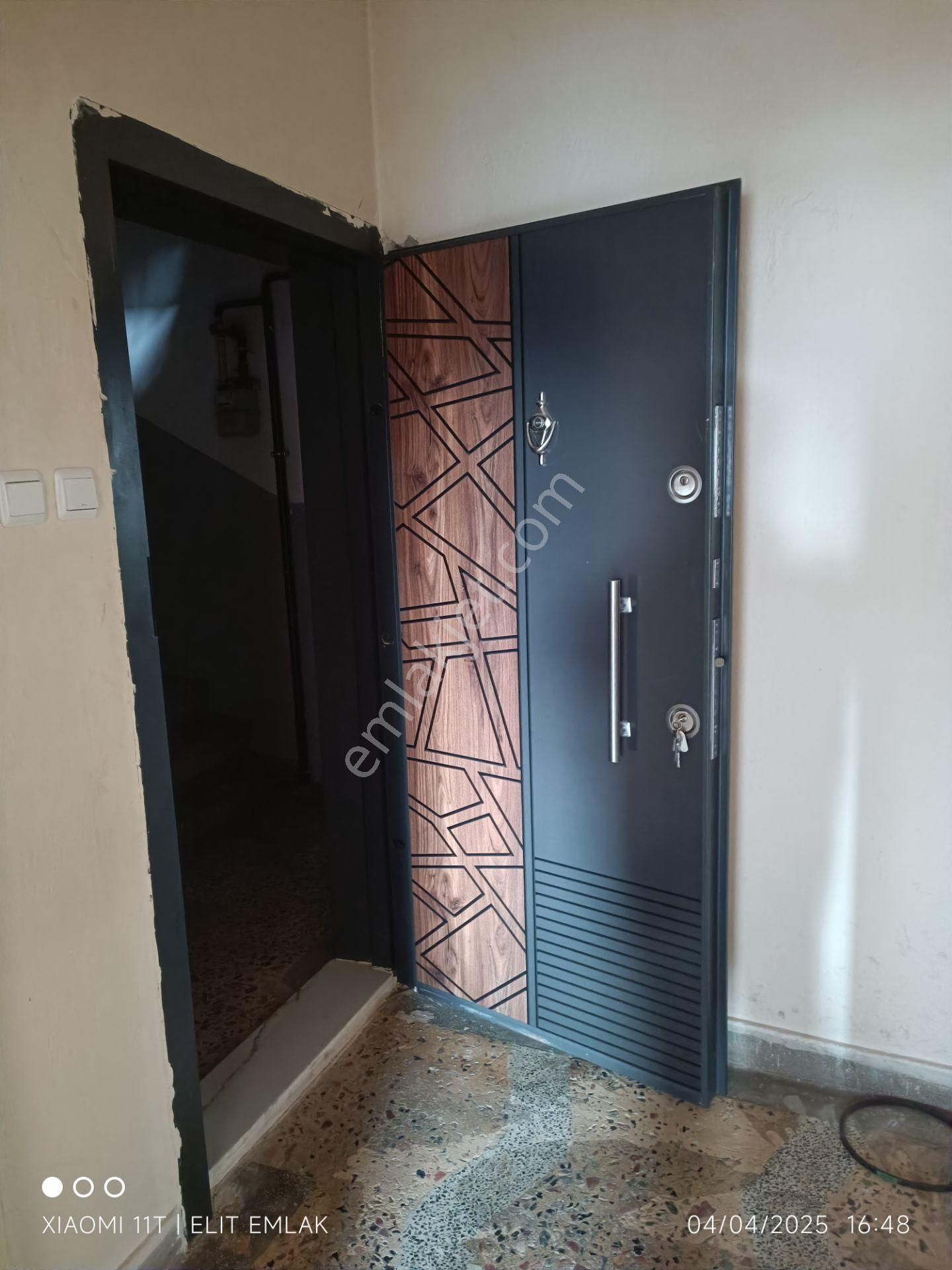 Elit Emlak'tan Satılık 3+1 Mutfak Ayrıca Var 100 M2 Çarsı Merkezde - Görsel 3