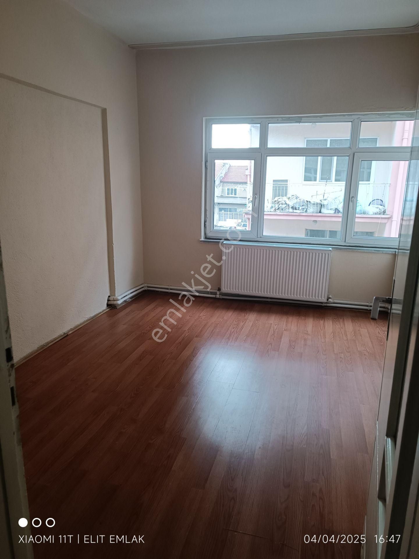 Elit Emlak'tan Satılık 2+1 Mutfak Ayrıca Var 100 M2 Çarsı Merkezde