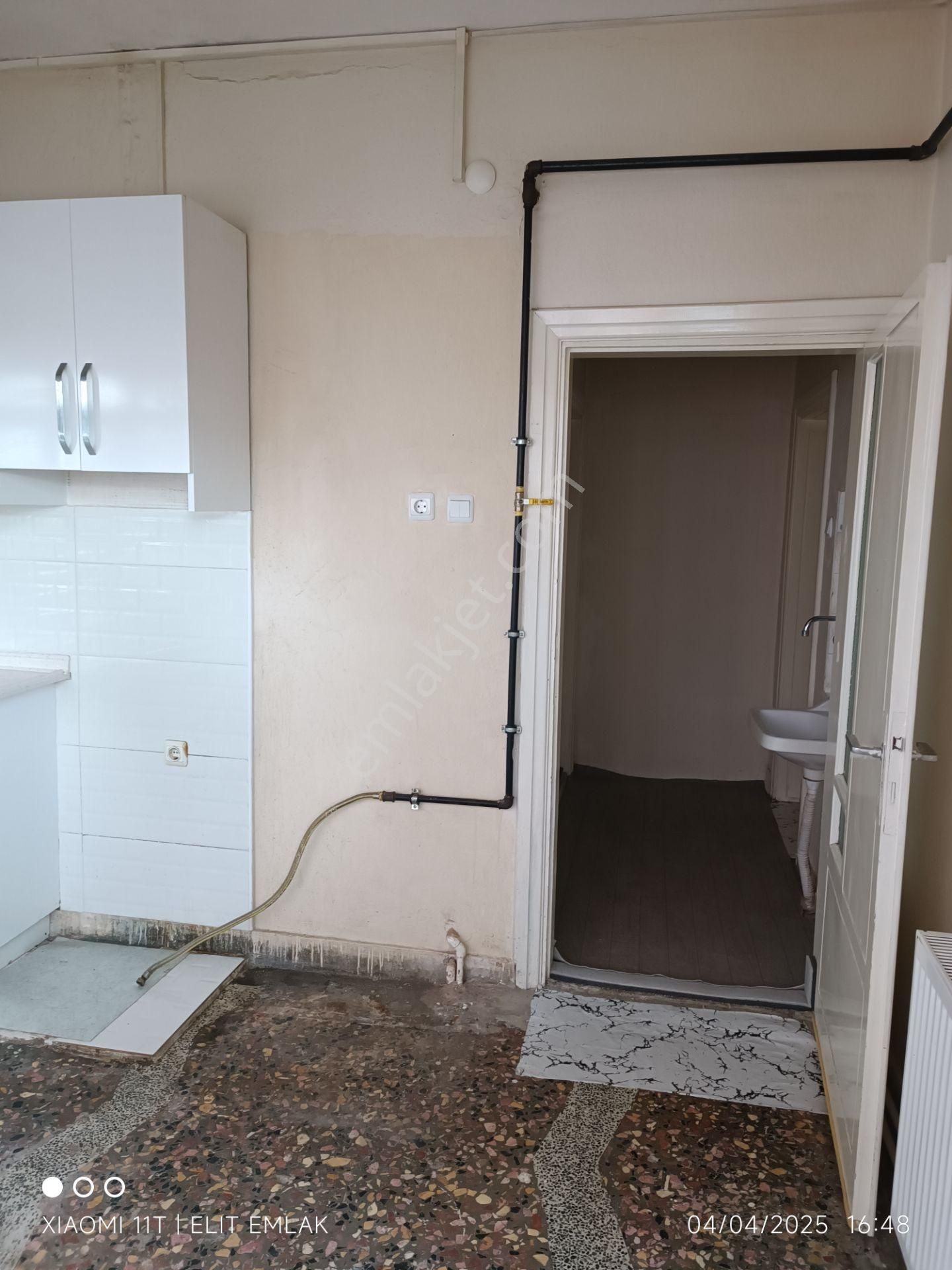 Elit Emlak'tan Satılık 3+1 Mutfak Ayrıca Var 100 M2 Çarsı Merkezde - Görsel 6