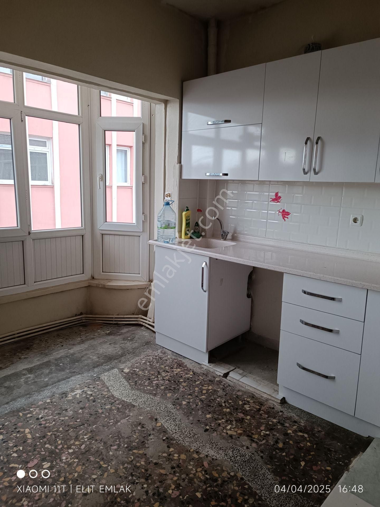 Elit Emlak'tan Satılık 3+1 Mutfak Ayrıca Var 100 M2 Çarsı Merkezde - Görsel 4