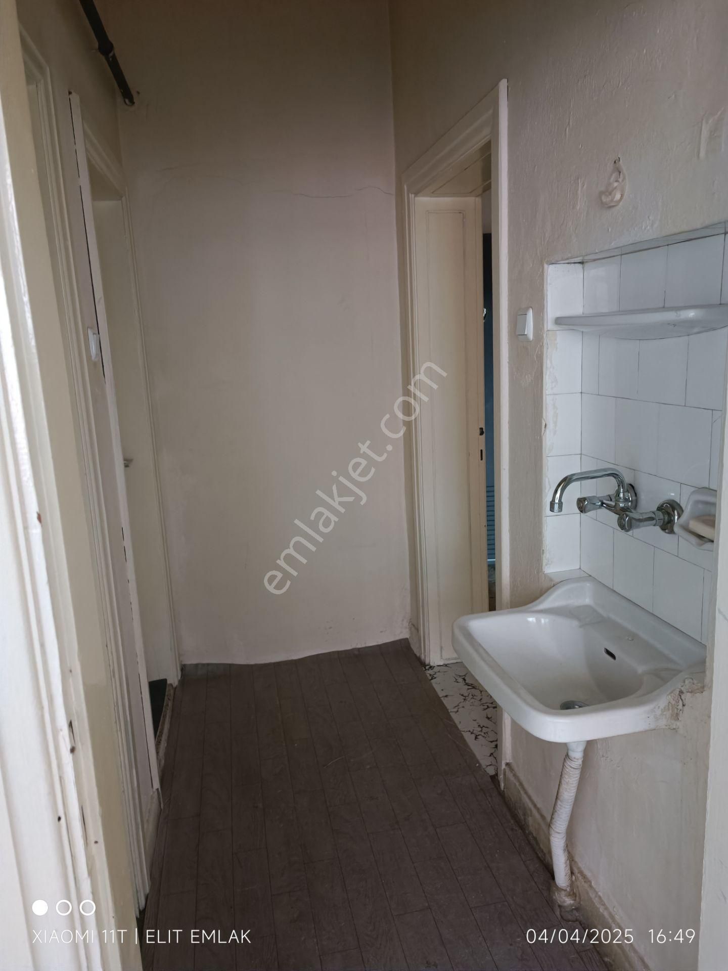 Elit Emlak'tan Satılık 3+1 Mutfak Ayrıca Var 100 M2 Çarsı Merkezde - Görsel 8