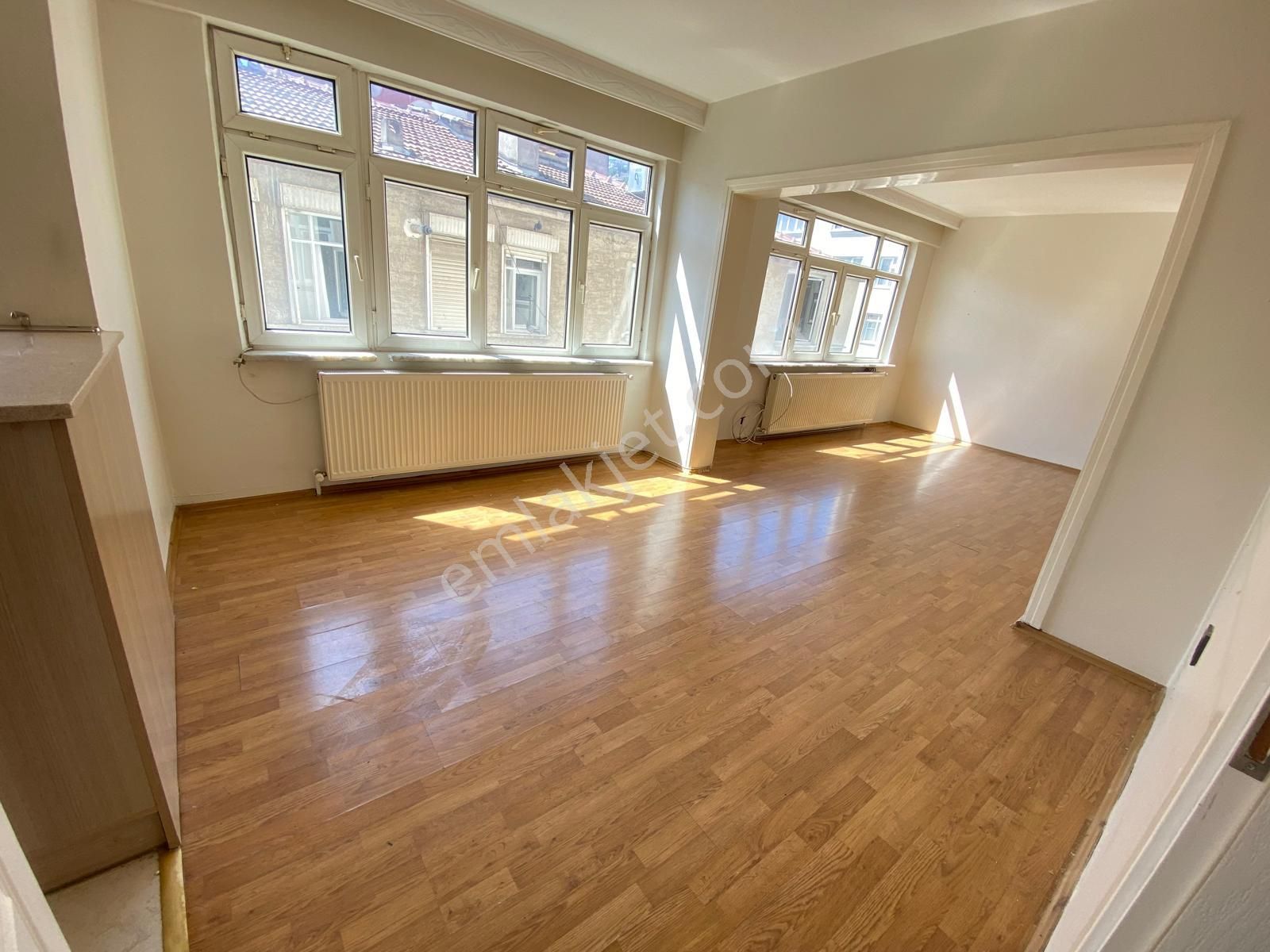 Osmangazi Muradiye'de Cadde Üstünde Ara Kat Kiralık Daire