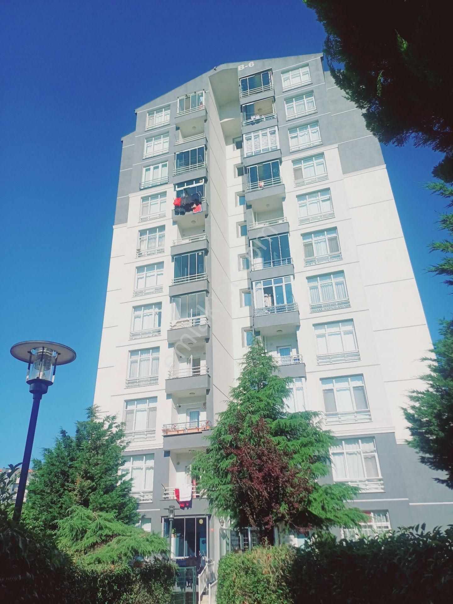 Kayaşehir 1. Bölge Tadilatlı 2+1 Kapalı Mutfak Fırsat Daire !!!