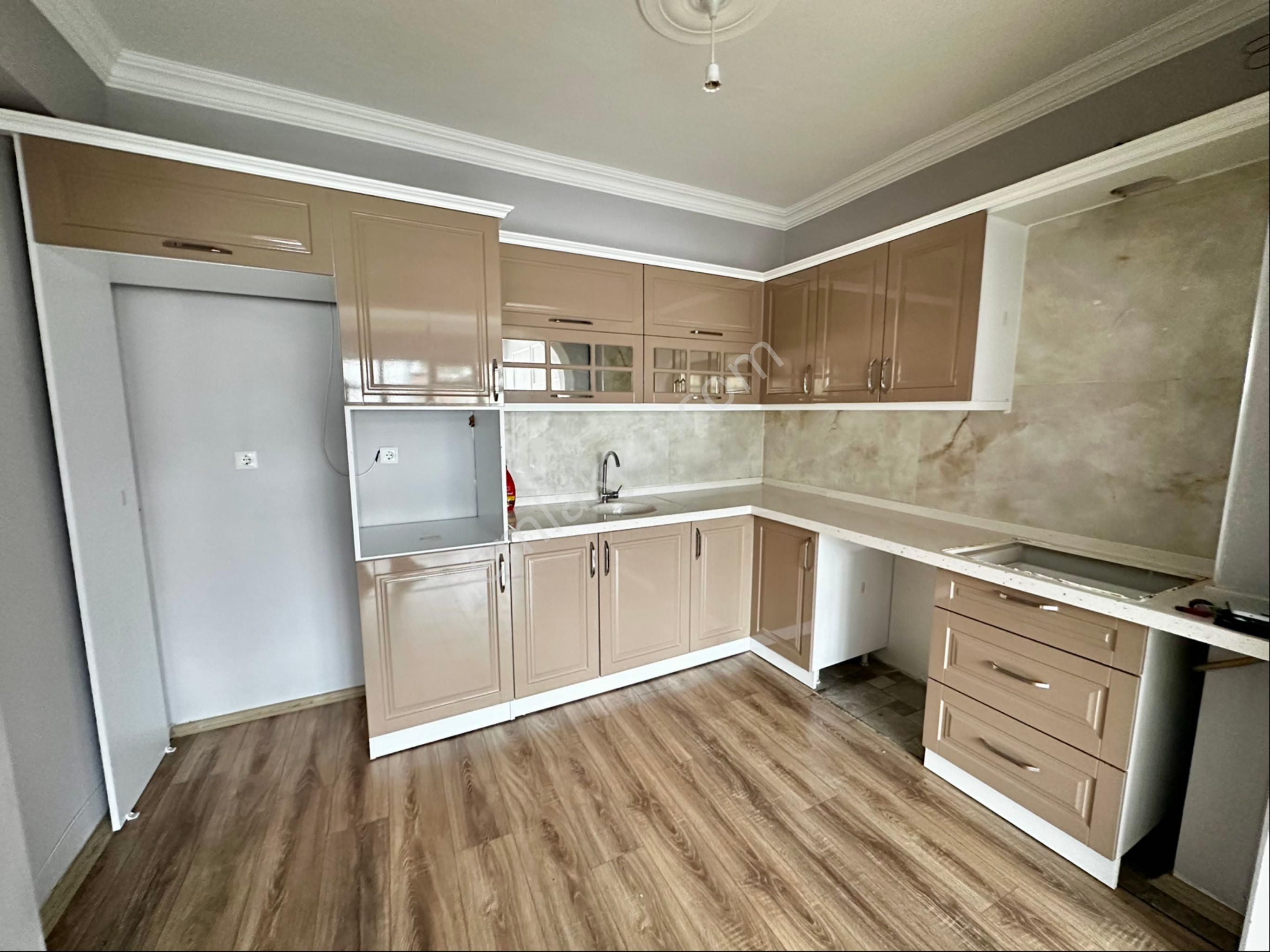 Evim-nur’dan Kadıköy Mh 2+1 3.kat 110m2 Masrafsız Fırsat Daire