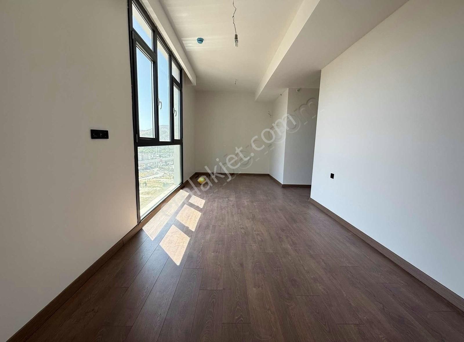 Bornova İkon Live 3+1 Kapalı Mutfak Kiralık Daire