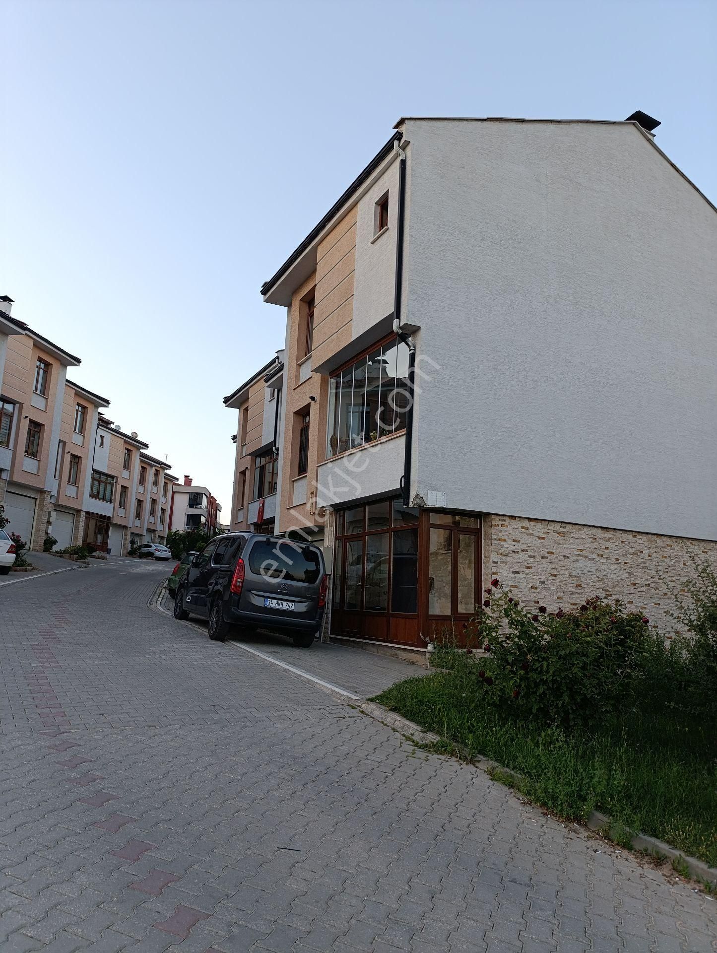 Yenikent Mahallesi Sıla Evleri Sitesi 5+1 Kombili Tripleks Kiralık Bina - Görsel 3