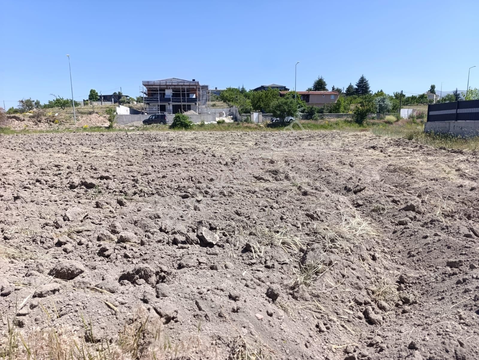 Reşadiyede Anayola Yakın Satılık Köşe Parsel