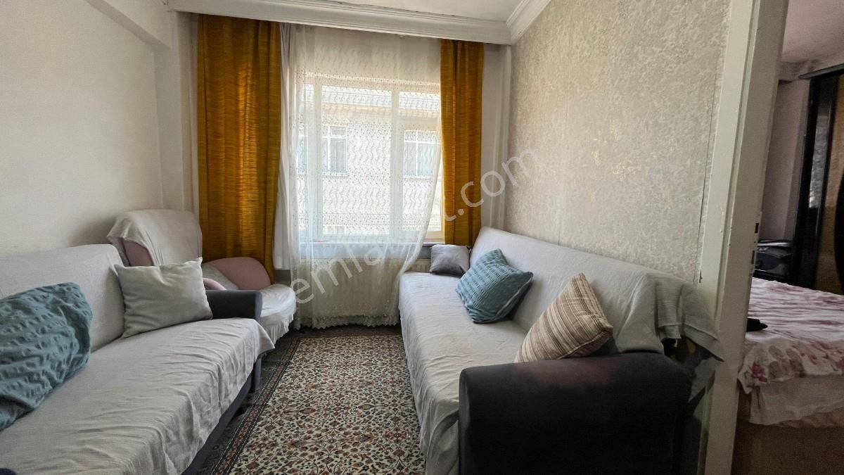 Hırkai Şerif Mah. 2000 Yapımı Kiralık Full Eşyalı Ara Kat Daire