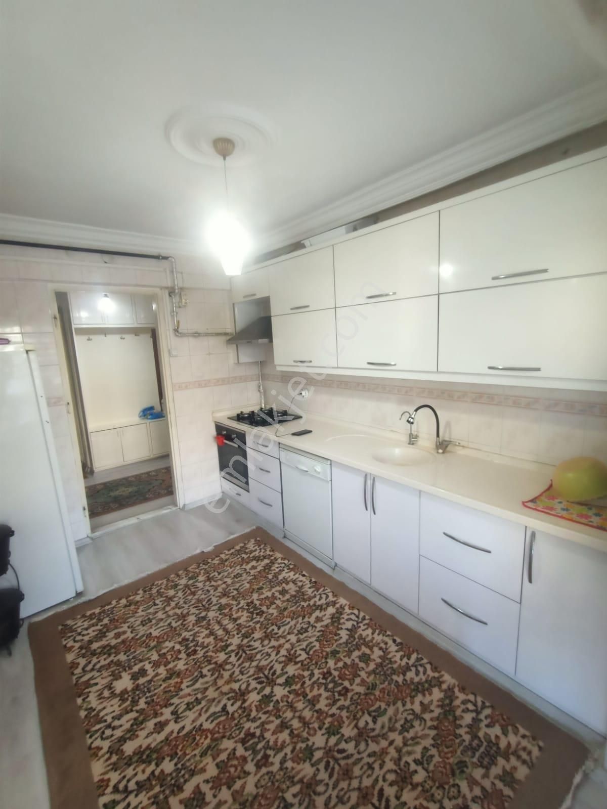 Söke Yenicami'de Köşe Konum 3+1 Giriş Katı Satılık Daire