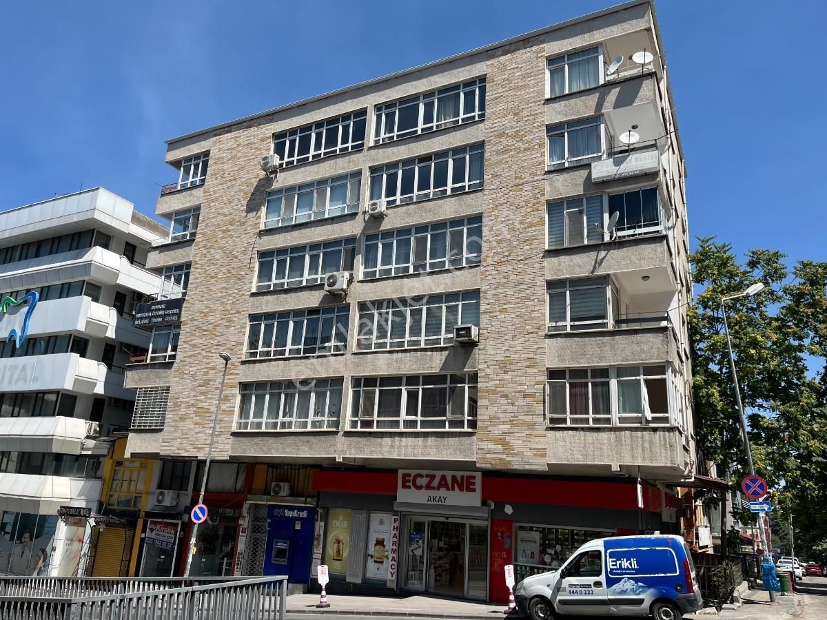 Konur Sokak Akay Köşesi Mobilyalı 3+1 Kombili Yapılı