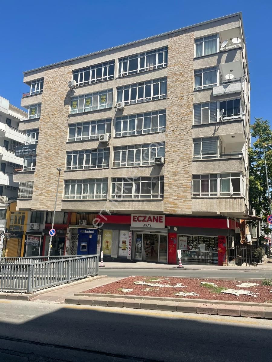 Konur Sokak Akay Köşesi Mobilyalı 3+1 Kombili Yapılı