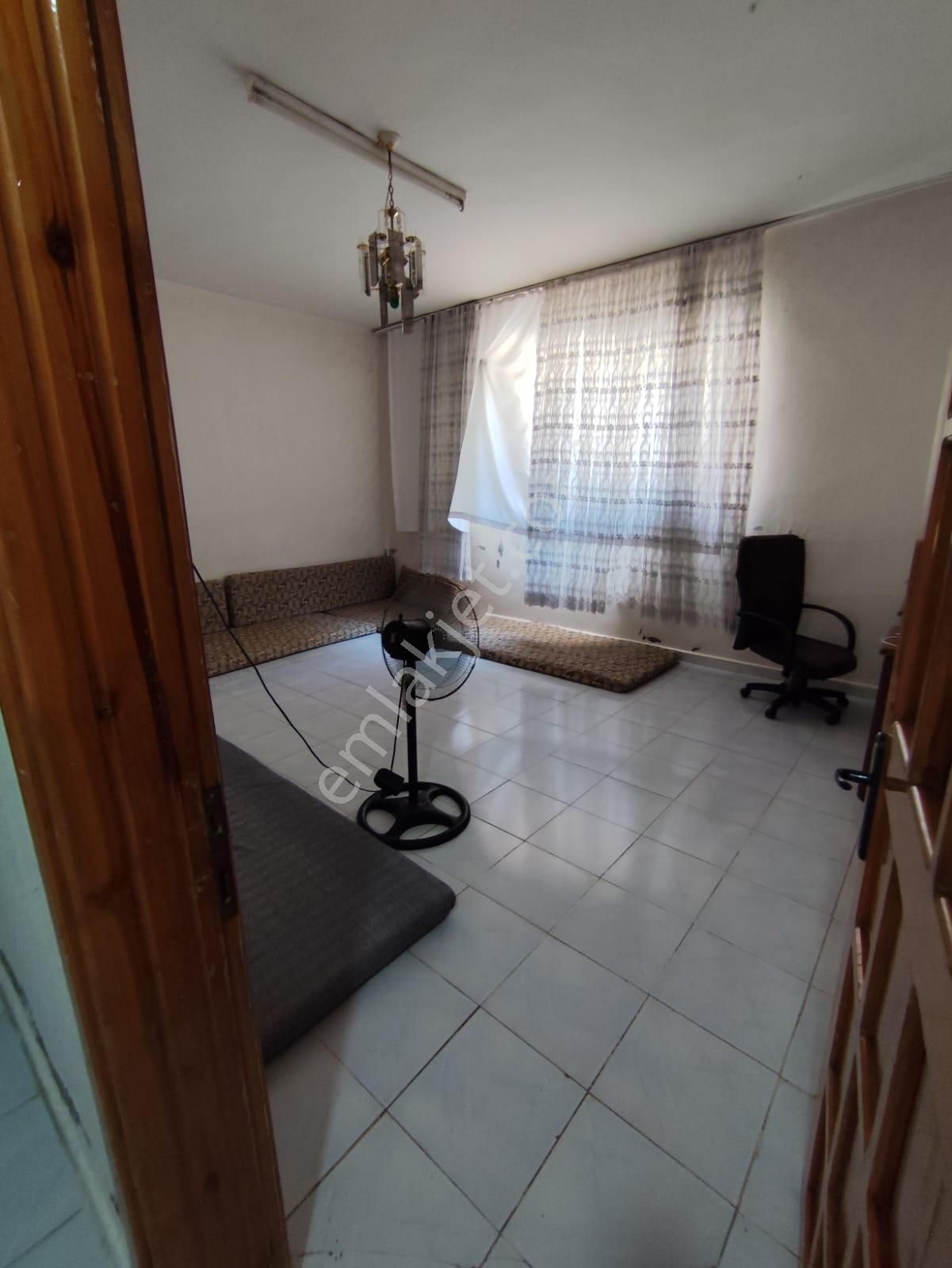 Ayyıldız Emlaktan 144 M2 Komple Satılık 3.5 Katlı Teraslı Bahçeli Bina - Görsel 11