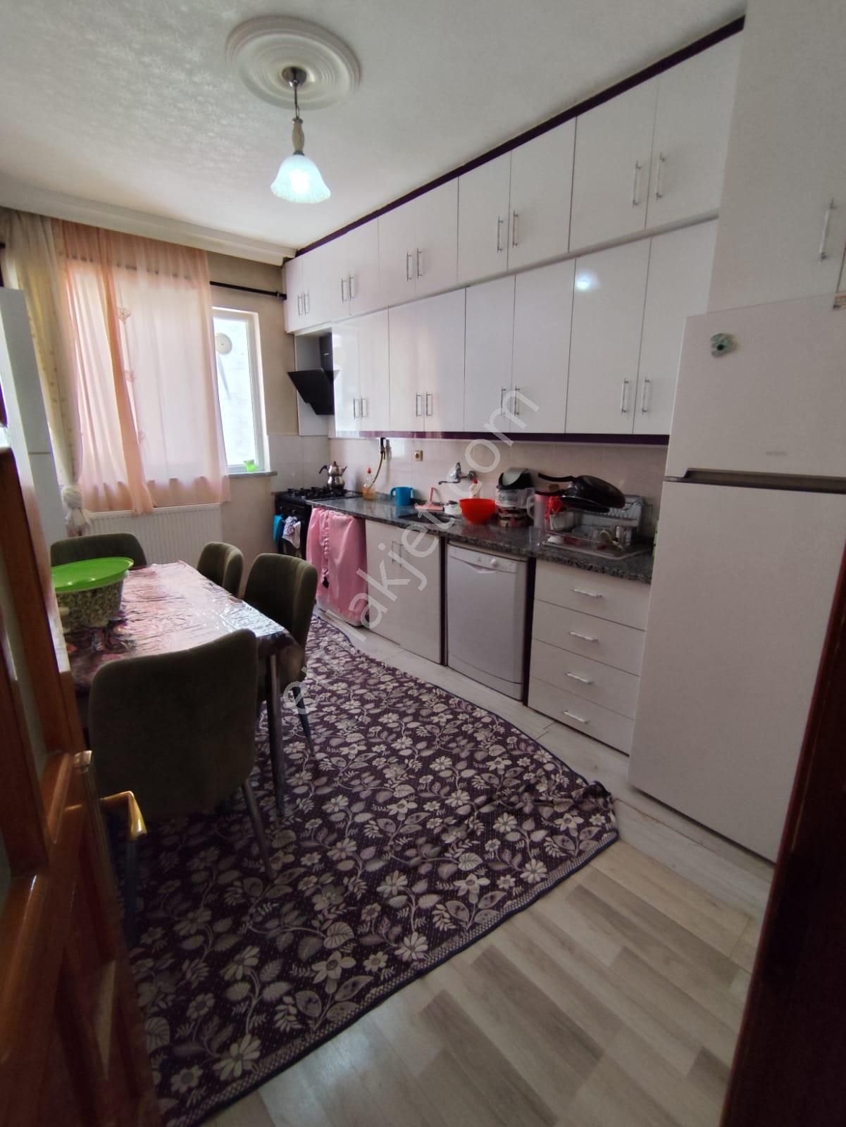 Ayyıldız Emlaktan 144 M2 Komple Satılık 3.5 Katlı Teraslı Bahçeli Bina - Görsel 20