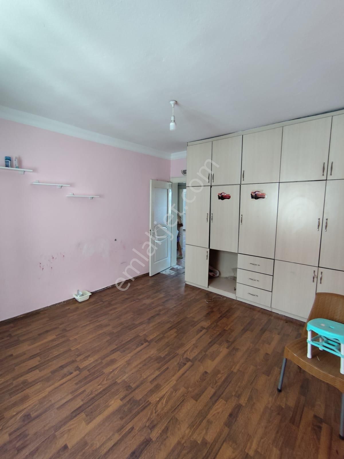 Ayyıldız Emlaktan 144 M2 Komple Satılık 3.5 Katlı Teraslı Bahçeli Bina - Görsel 32