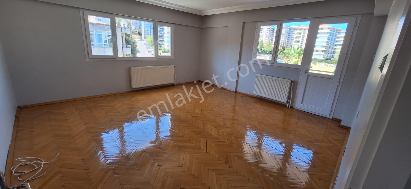 Narlıdere Ilıca Mahallesinde Geniş Tadilatlı Kiralık Daire