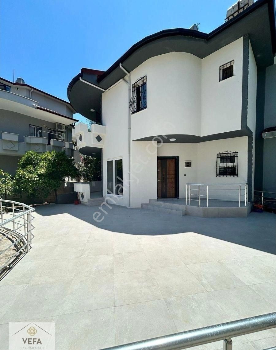 Marmaris Camiavlu'da 4+1 Satılık Triplex Villa