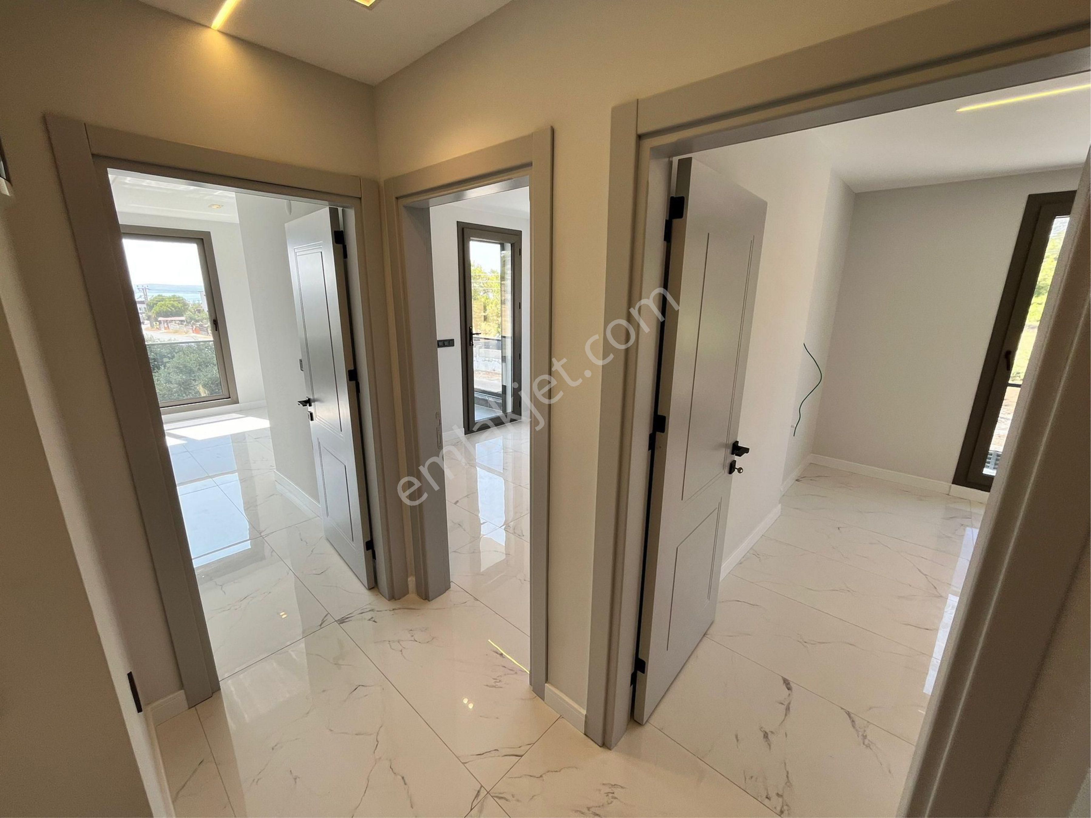 Denize Yakın Havuzlu Lüks Villa - Görsel 13