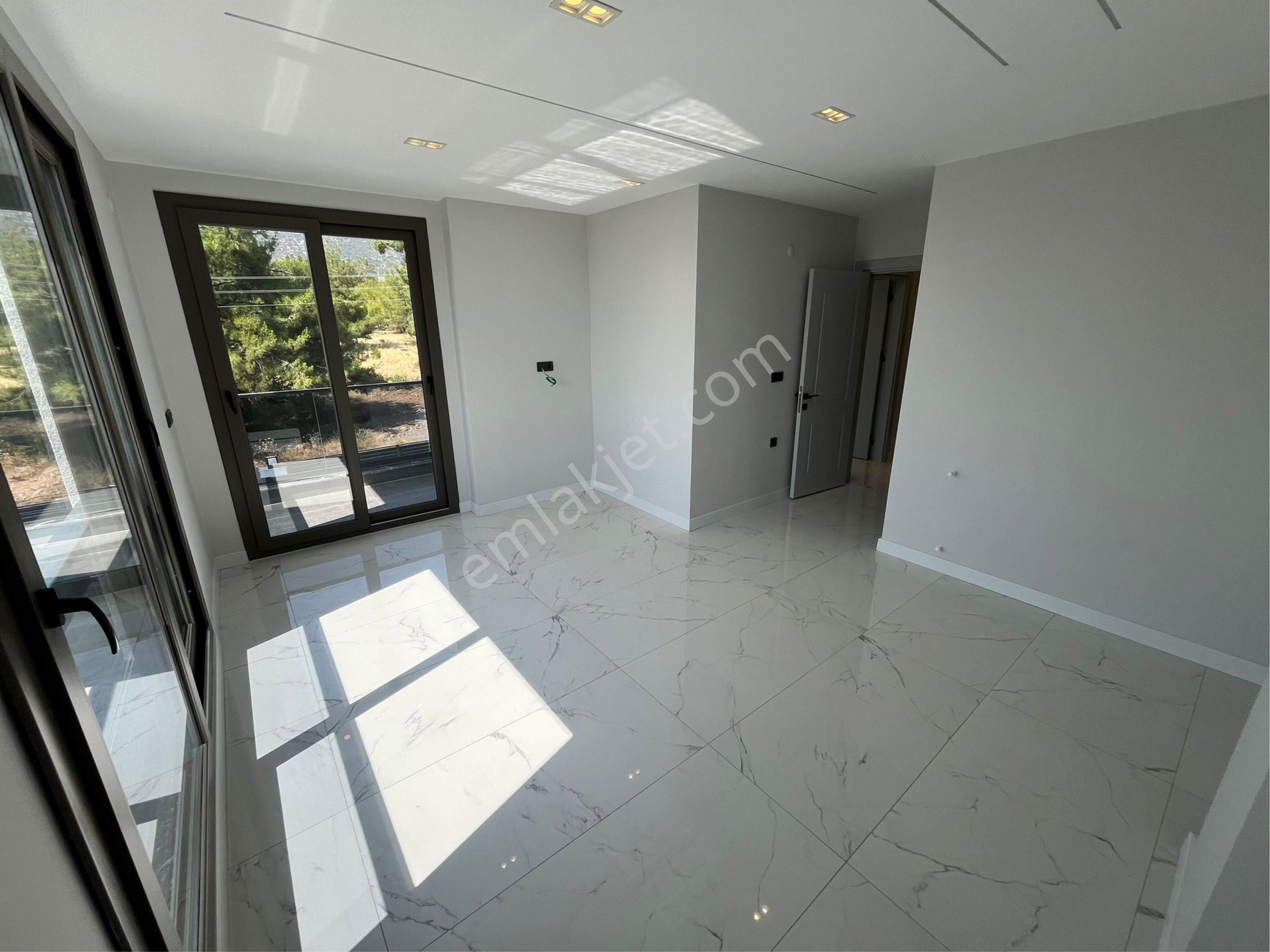 Denize Yakın Havuzlu Lüks Villa - Görsel 24