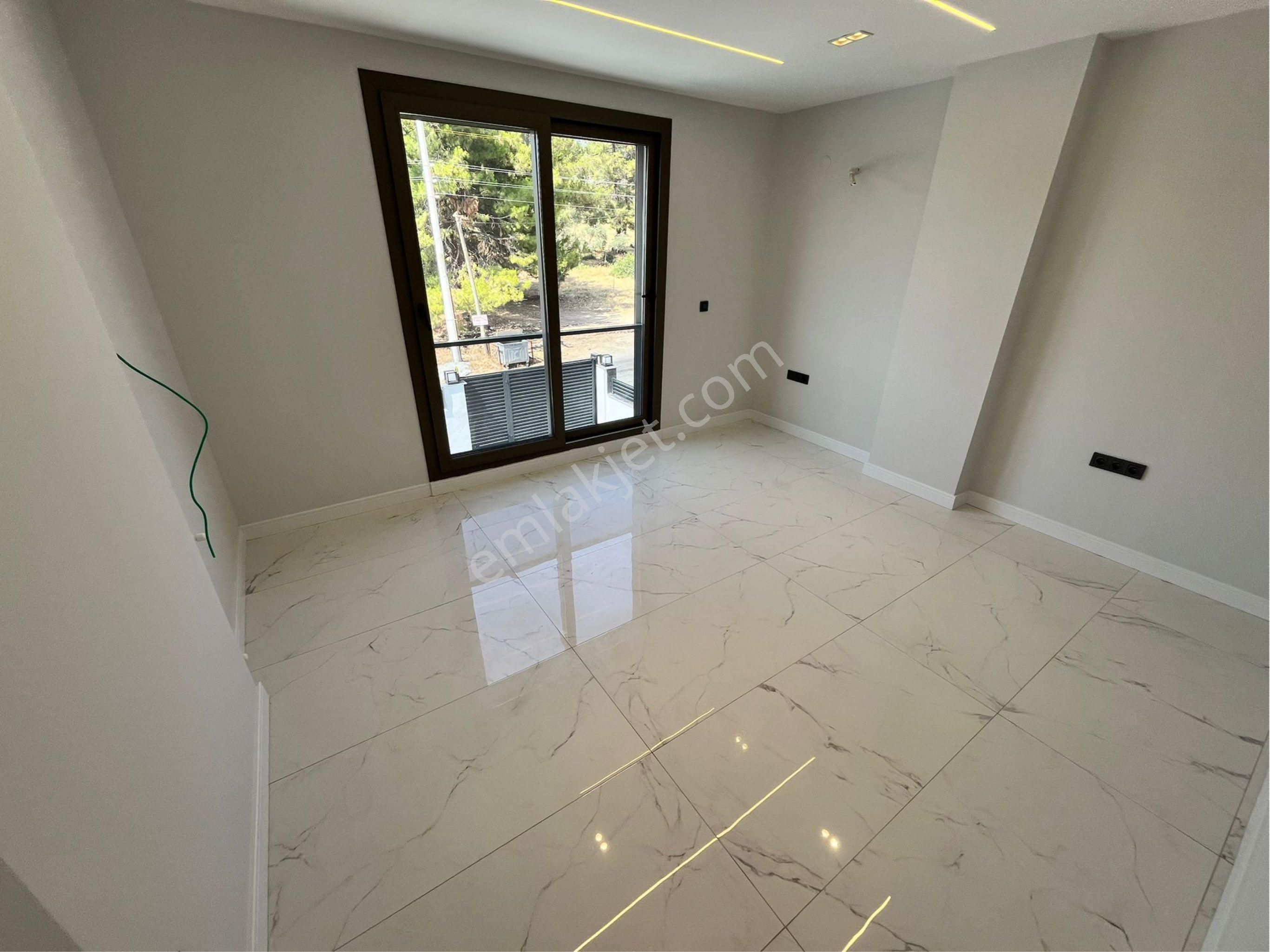 Denize Yakın Havuzlu Lüks Villa - Görsel 21