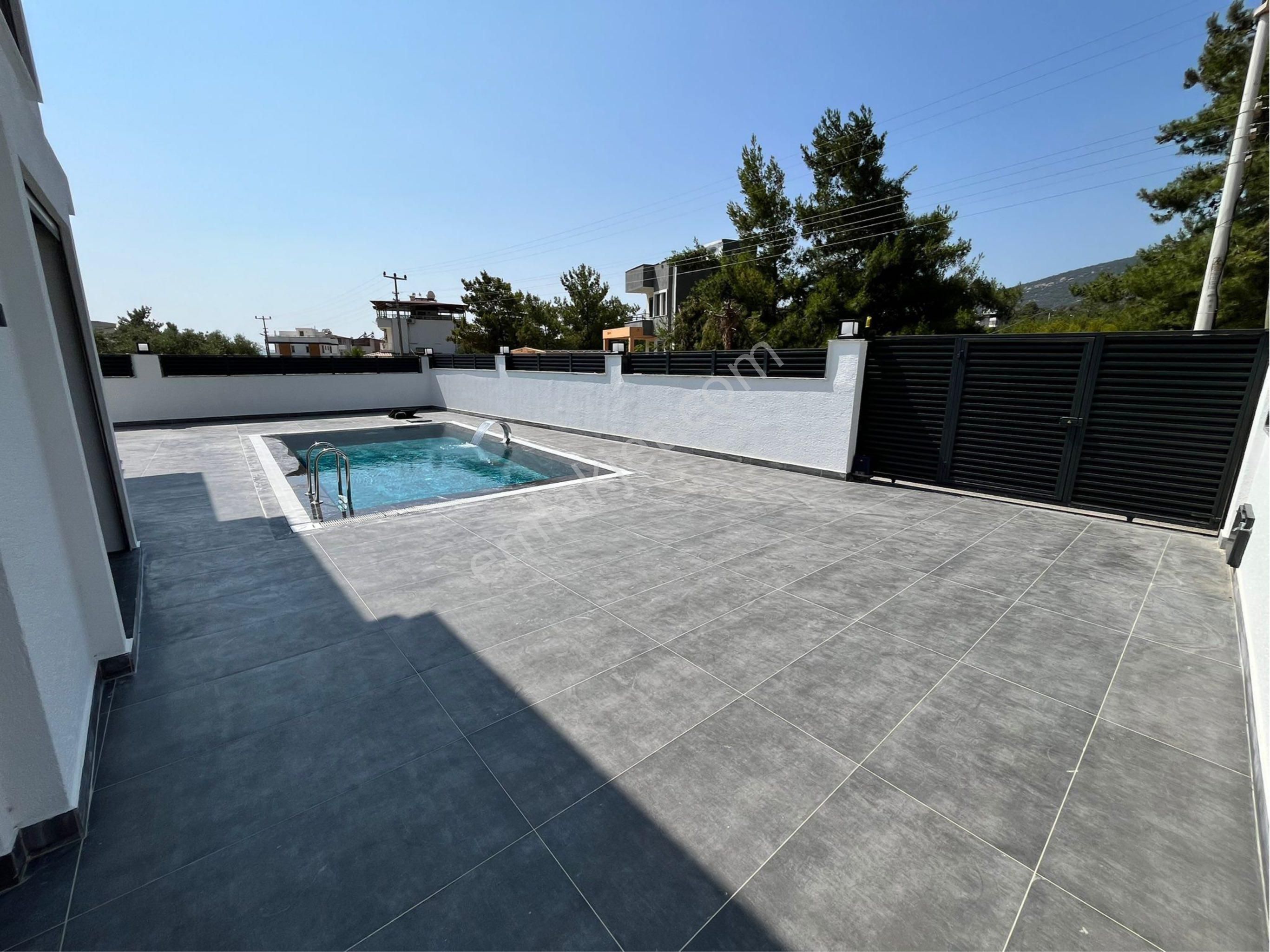 Denize Yakın Havuzlu Lüks Villa - Görsel 4