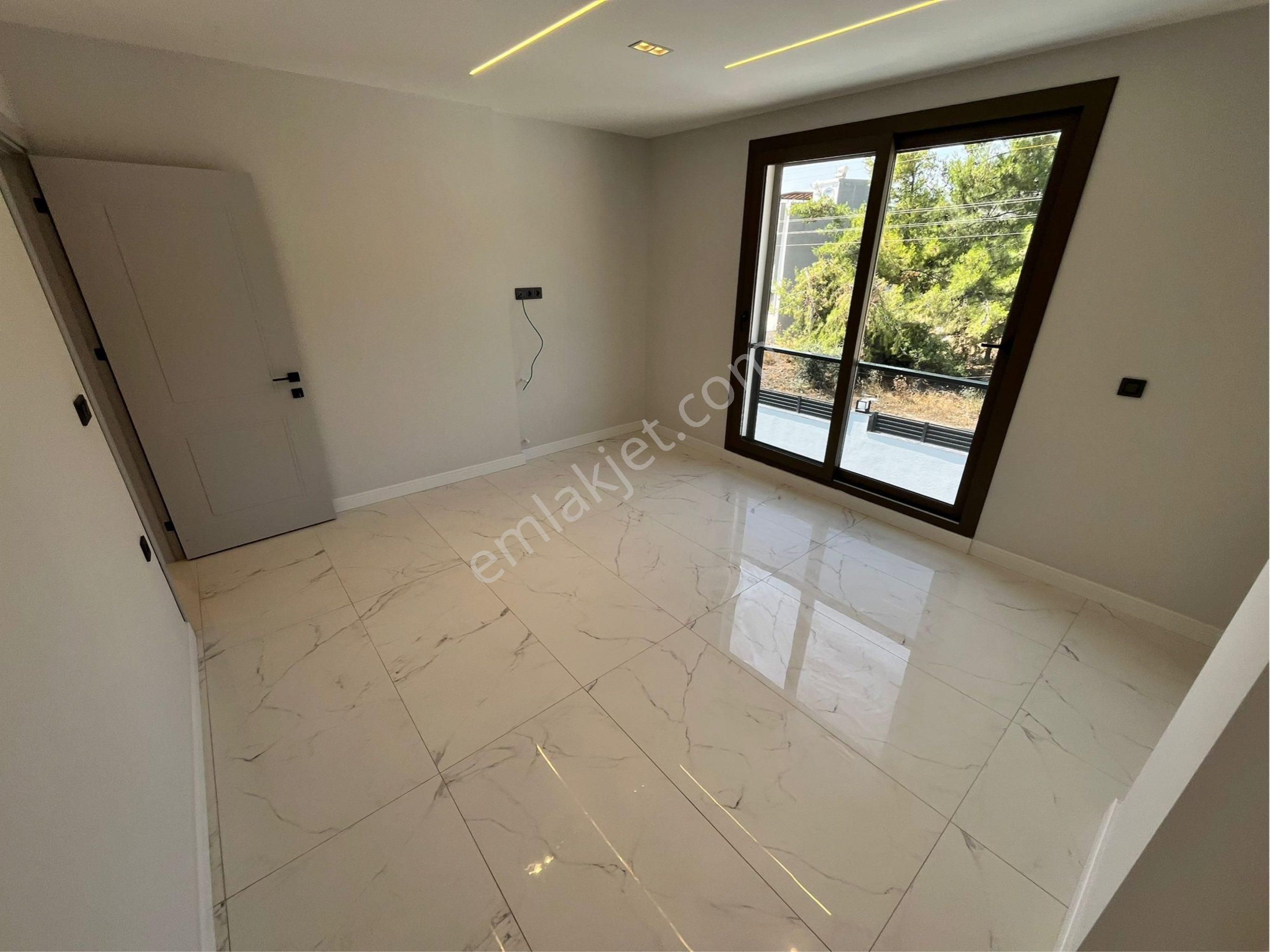 Denize Yakın Havuzlu Lüks Villa - Görsel 23