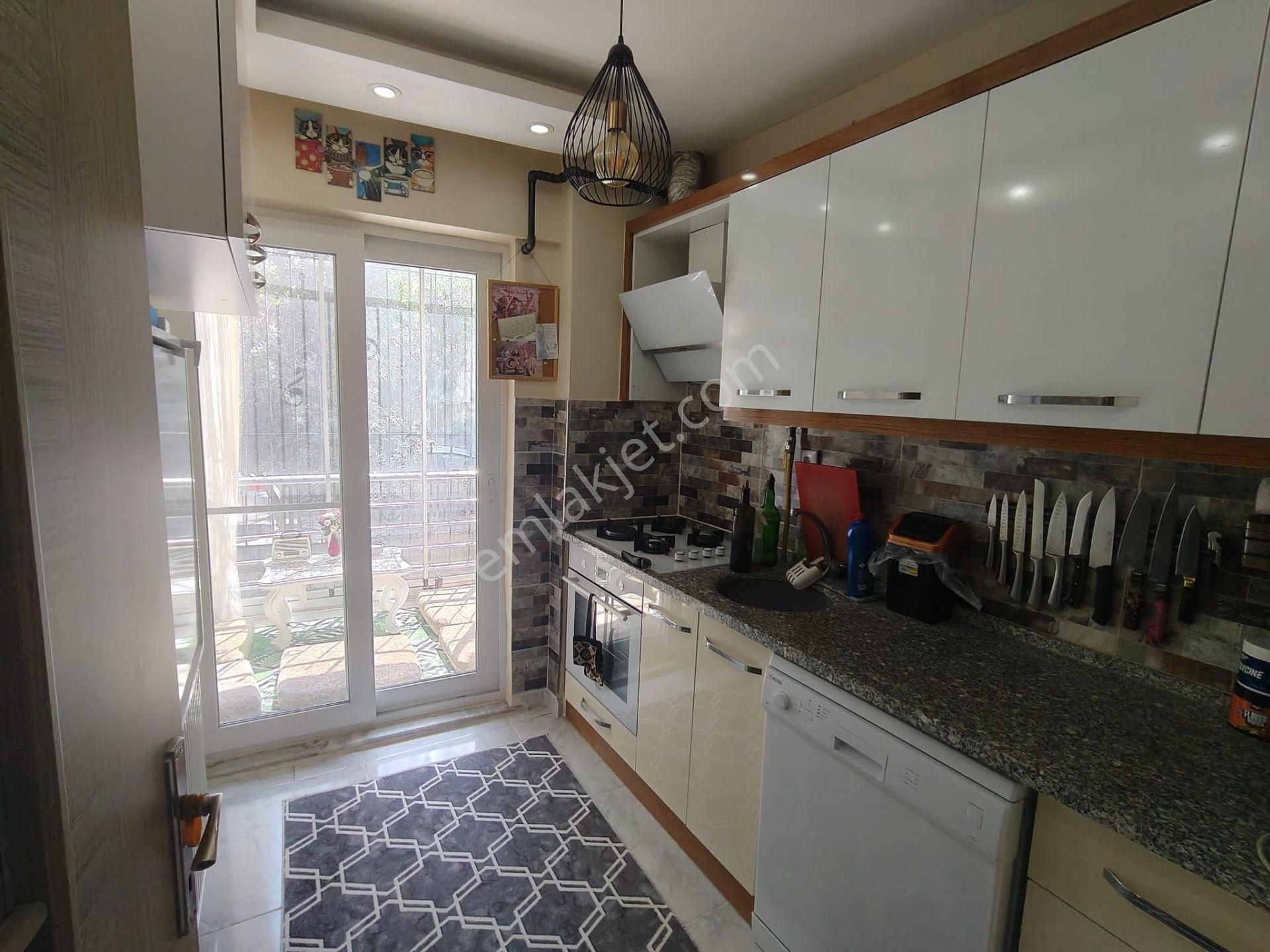 🏡 Merkezefendi Mahallesi 🏡 ✅2+1 90 M2 5 Katlının Yüksek Zemin Katı ❇️ Kapalı Mutfak