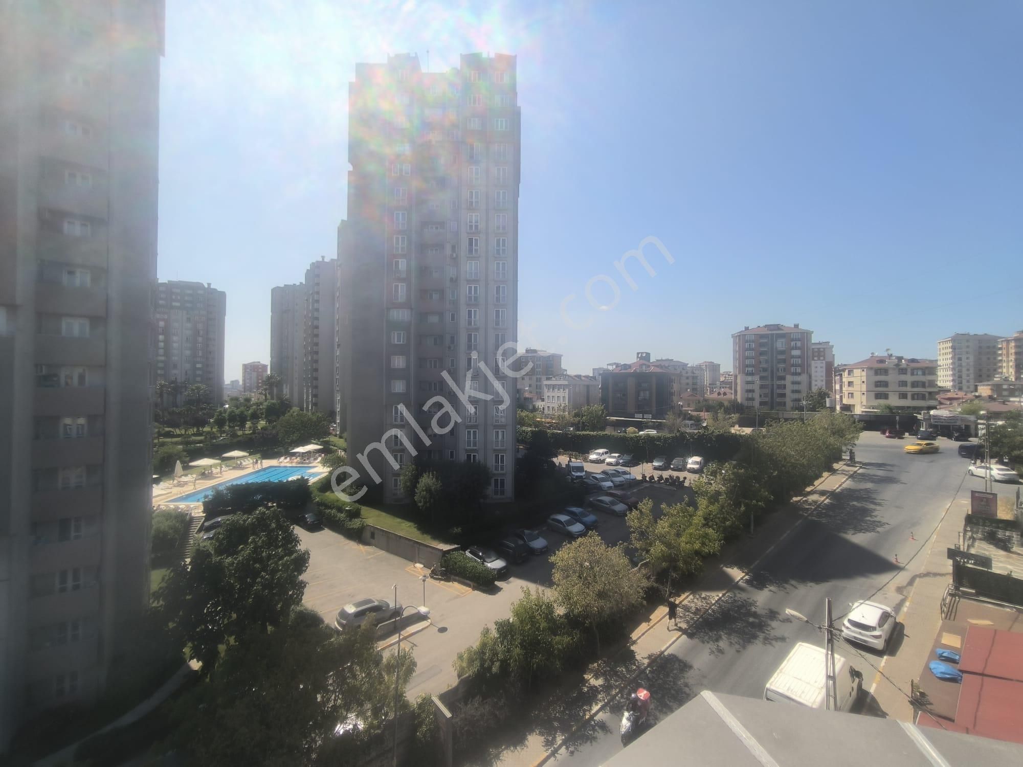 Ümraniye Site Mah. Cadde Üstünde Havuz Mnz. 3+1 135m2 Dublex