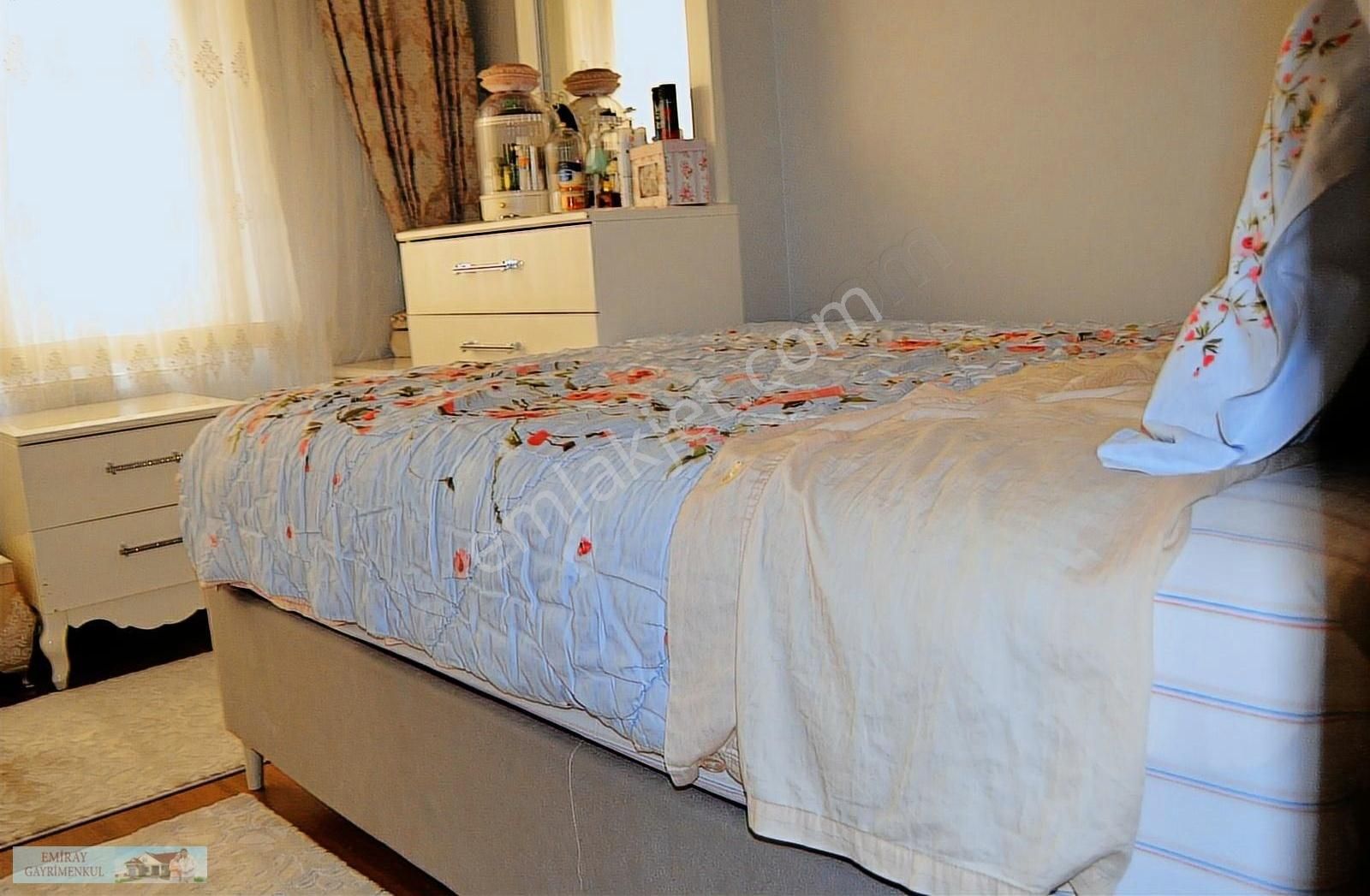 Emiray Gm Den İskanlı Binada Satılık Lüks İşçilikli 2+1 Daire - Görsel 3