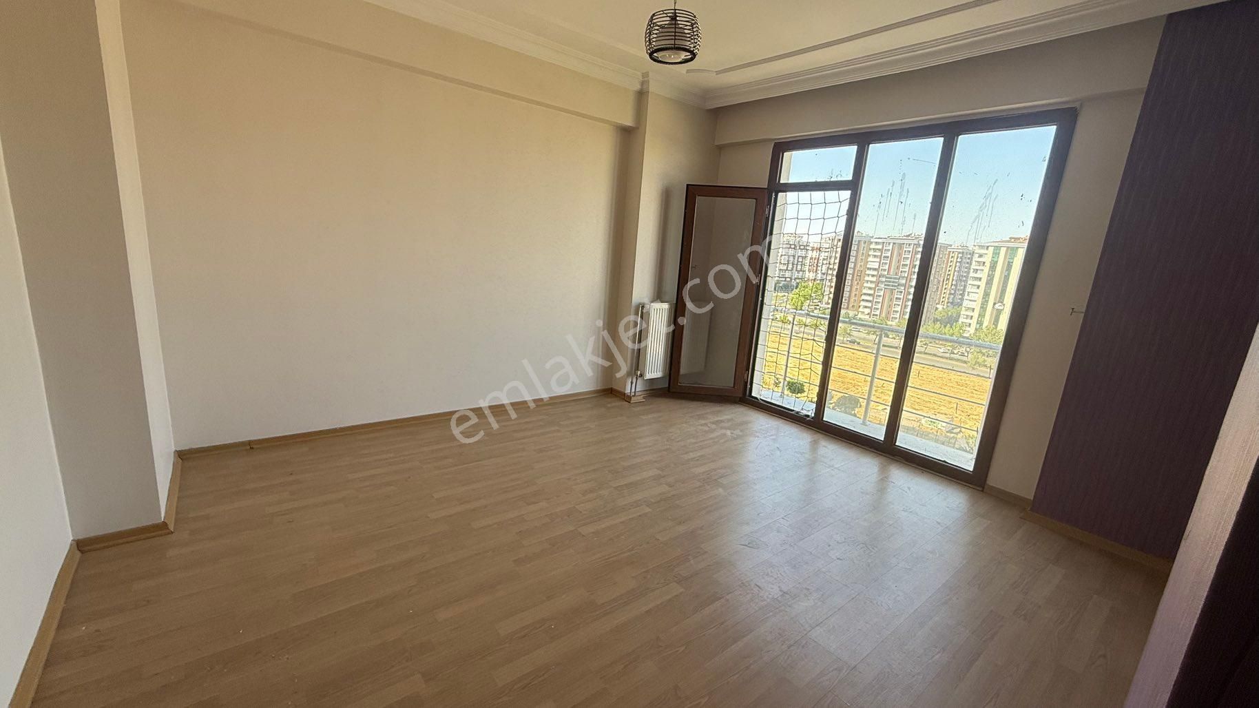 Emlakçım Gayrimenkul Den Kent Meydanı Satılık 4+1 Daire