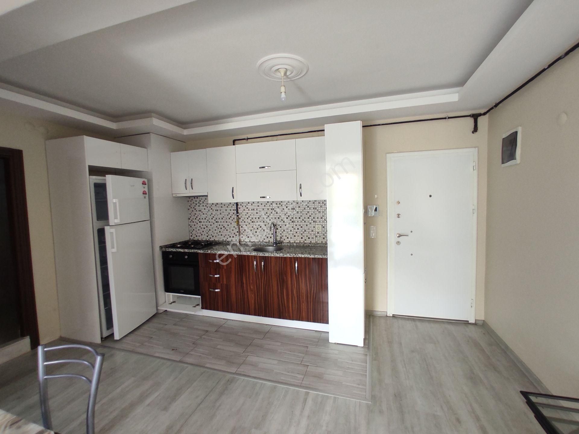 Çiğli Cumhuriyet Mahallesi Eşyalı Doğalgazlı 1+1 Geniş Kiralık Daire