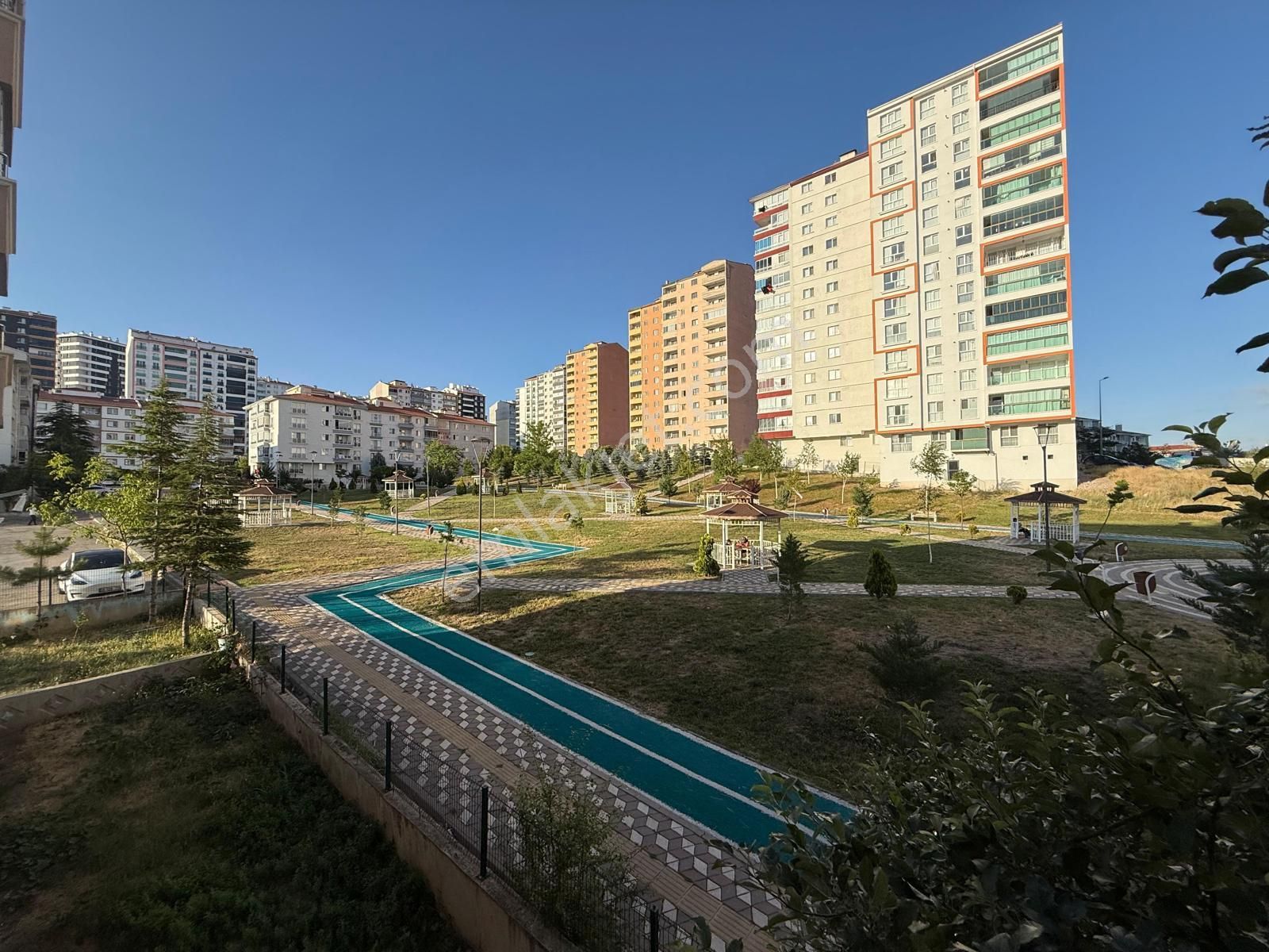 Mç Emlak'tan Metro Yakını Site İçi Yapılı 3+1 E. Banyolu Fırsat Daire