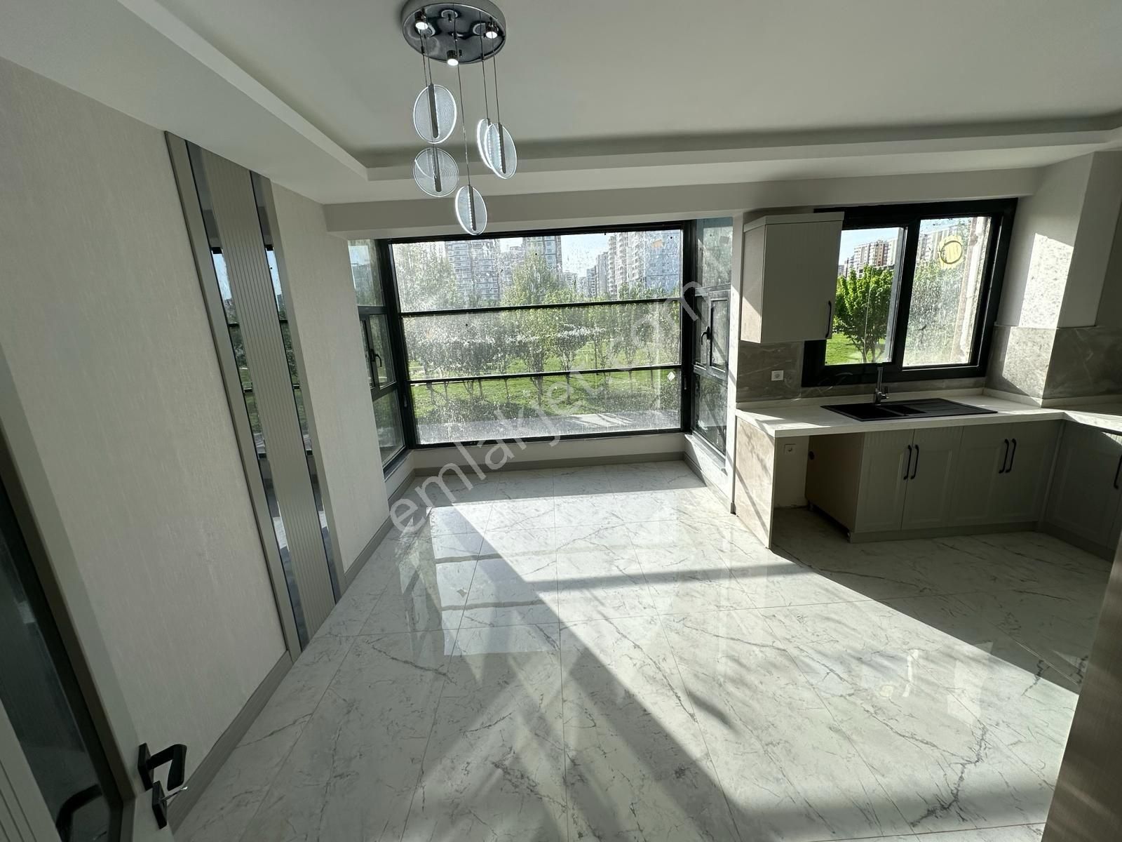 Kent Meydanı 3.5+1 Satılık Lüks Daire