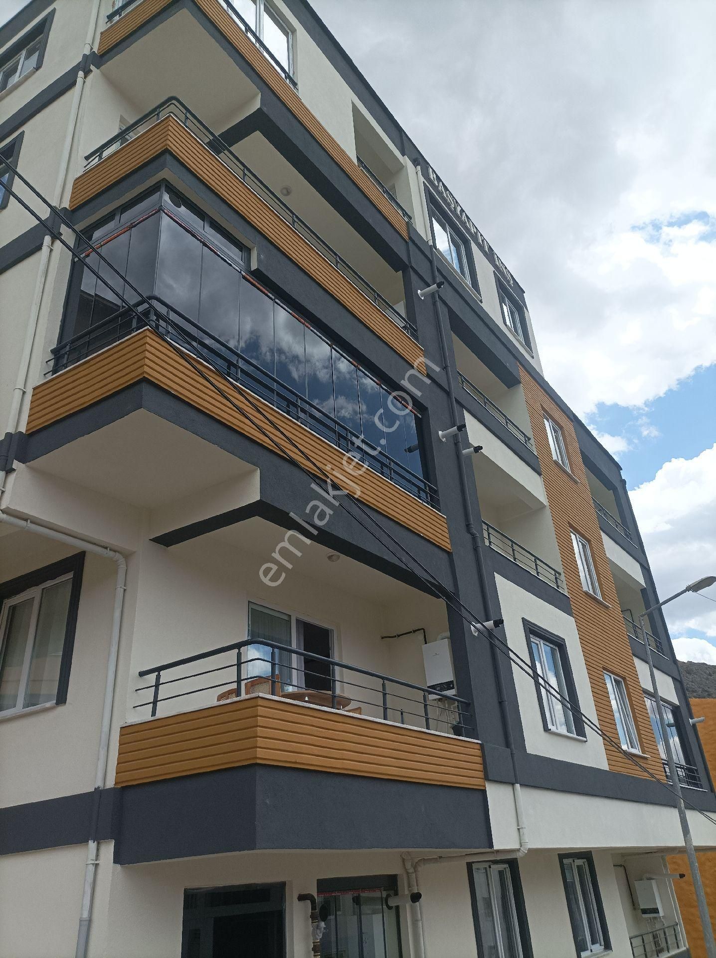 Yardımcı Emlaktan Kirazlı Derede Devlet Hastanesi Karşısında Satılık 1+1 Daire