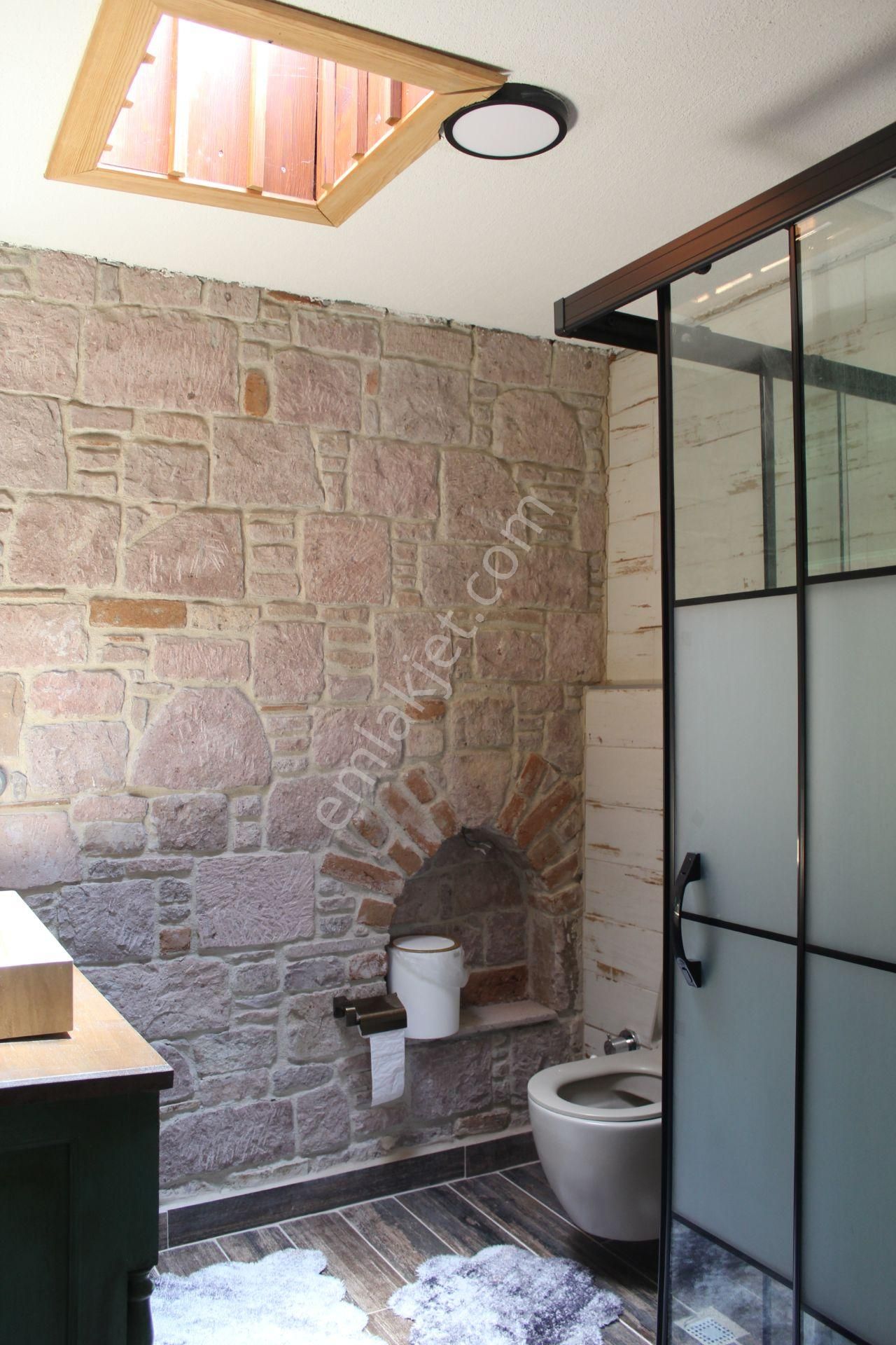 Ayvada'dan Ayvalık Merkez'de Avlulu 2 Katlı 2+1 Taş Rum Evi - Görsel 31