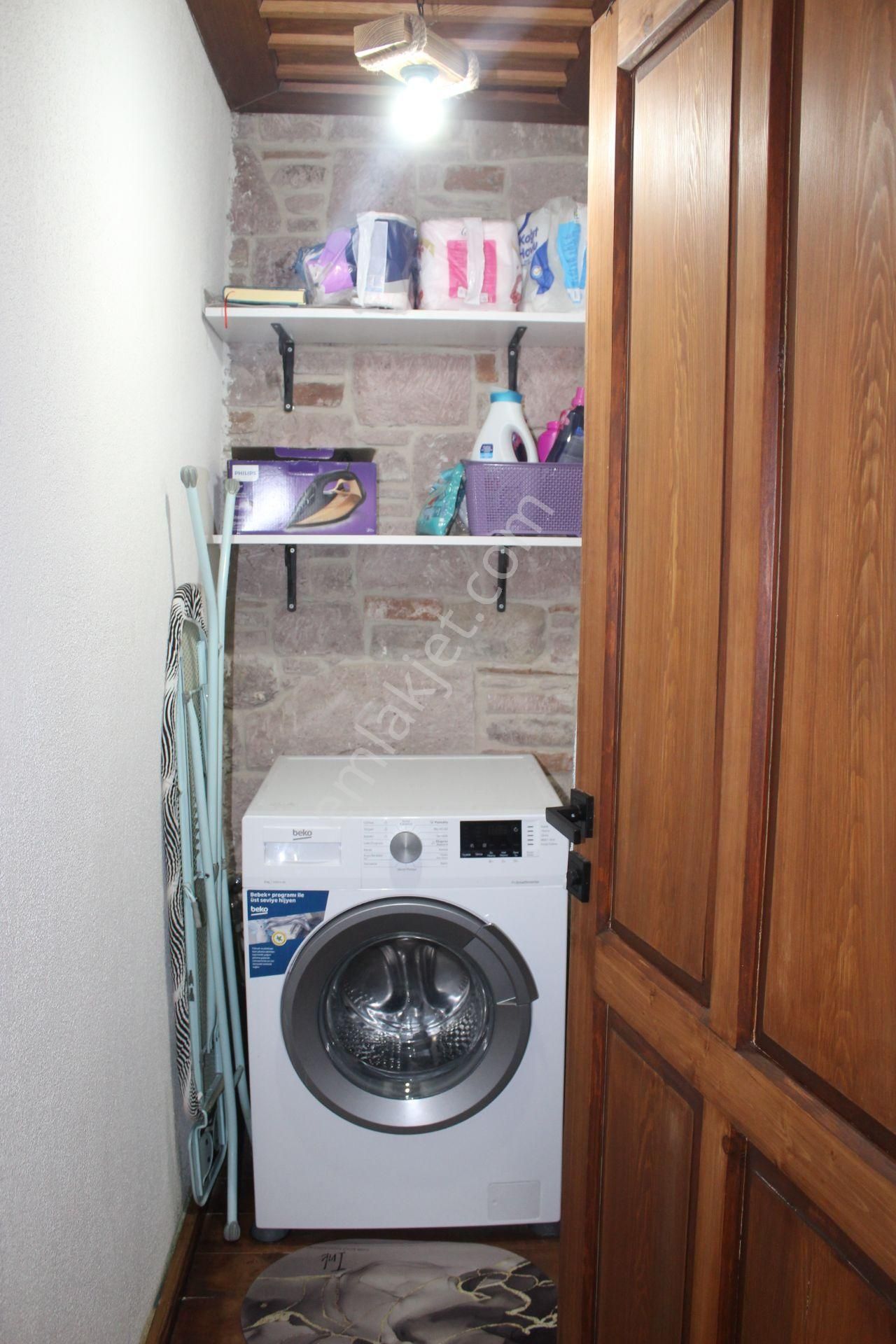 Ayvada'dan Ayvalık Merkez'de Avlulu 2 Katlı 2+1 Taş Rum Evi - Görsel 22