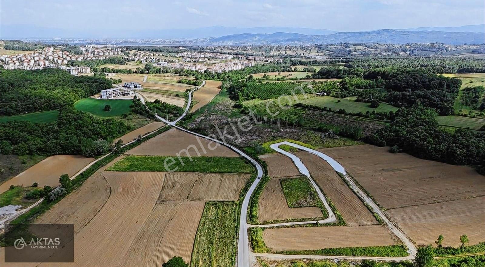 İzmit Yenice Köyünde Anayola Cepheli 3932 M2 Satılık Tarla