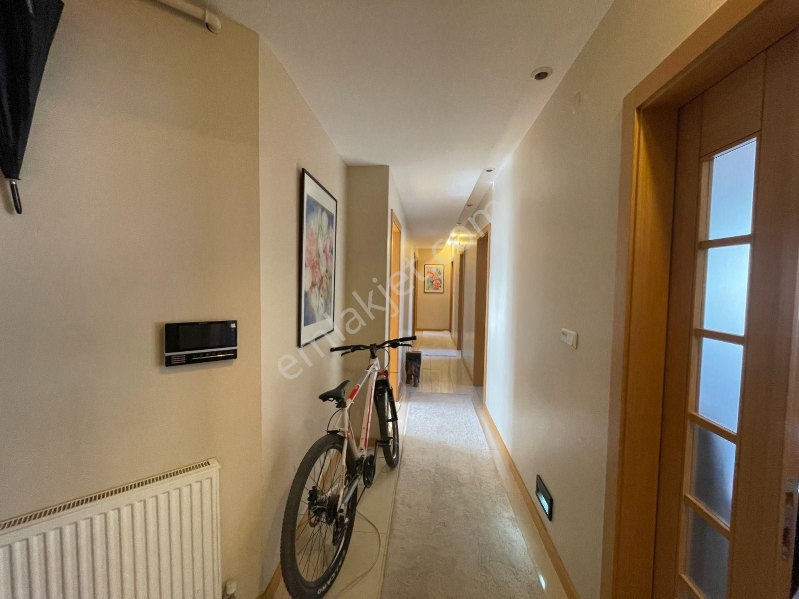 Bornova Kazımdirik'de Site İçinde Bakımlı 4+1 Satılık Daire