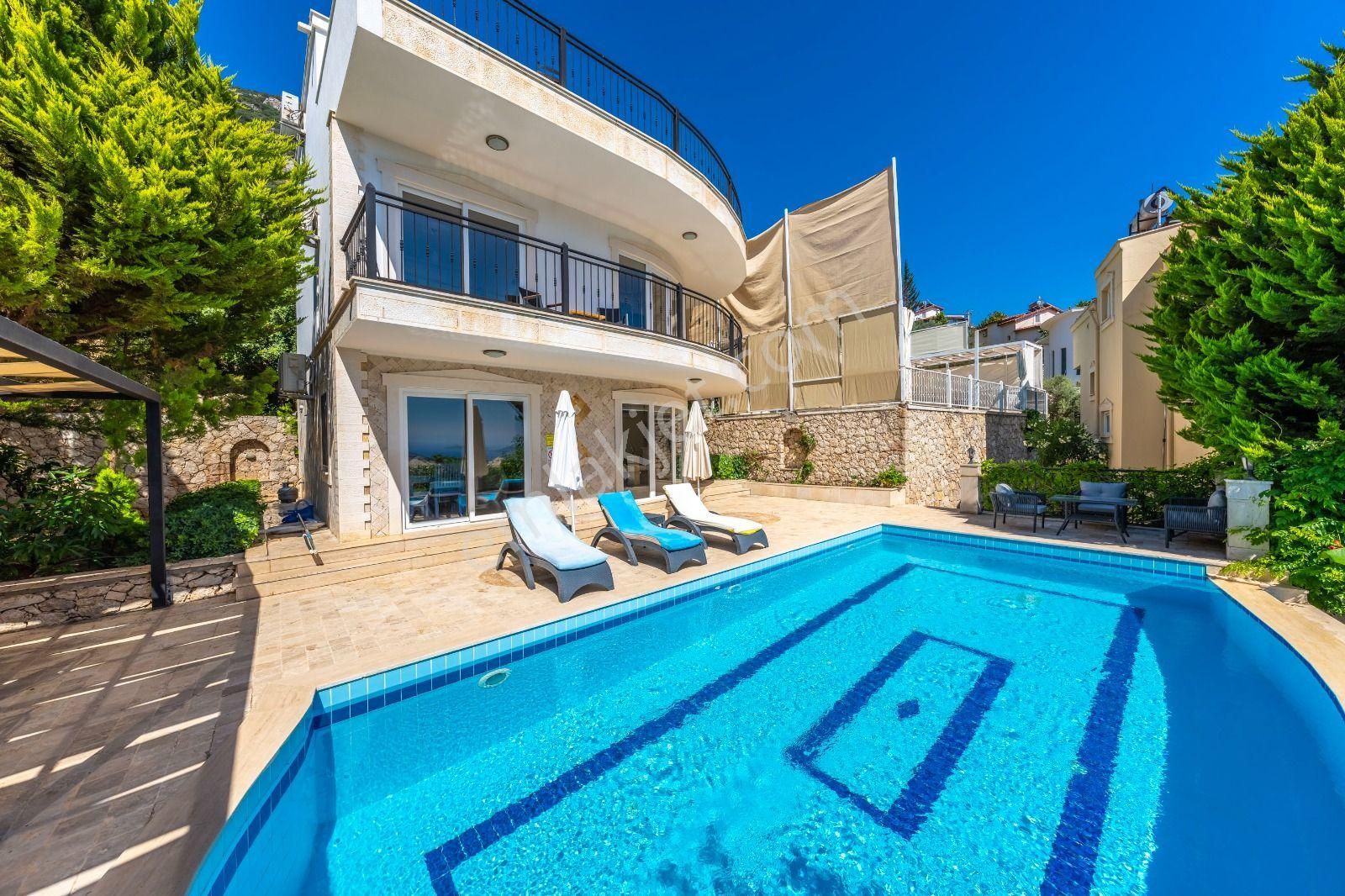Tatil Merkezi Antalya Kaşta Kiralık Villa-villa Supernova