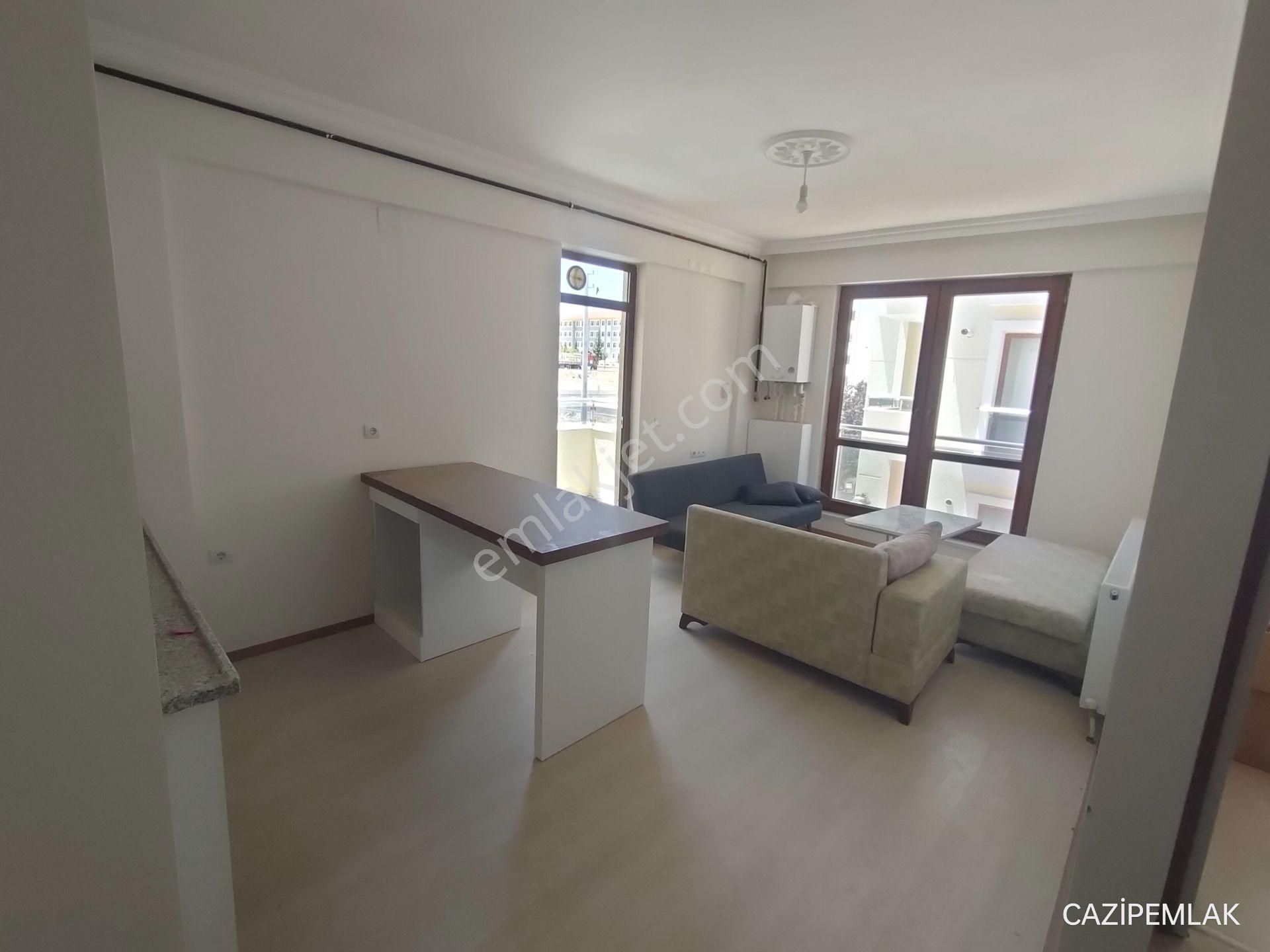 Cazip'ten Üniv. Yanı Site İçi Ara Kat Kombili 1+1 K.otoparklı
