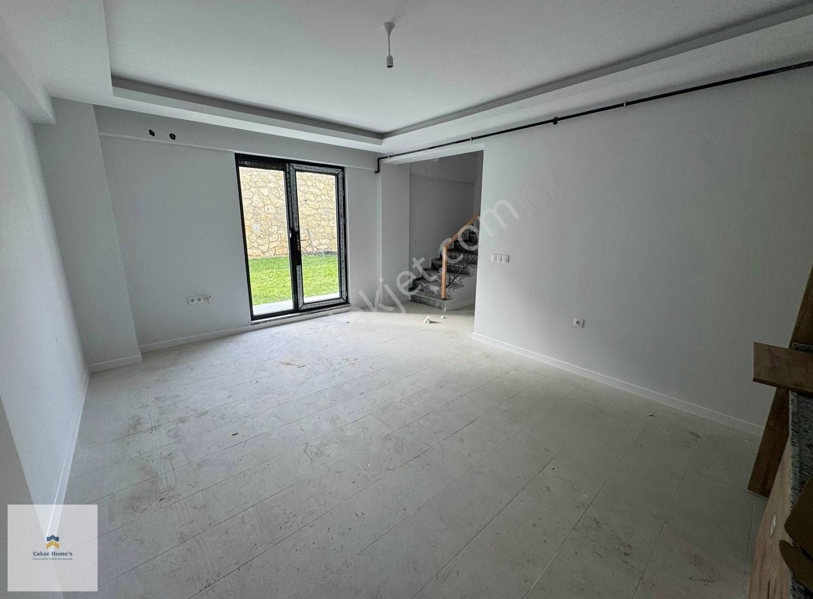 Özel Bahçeli Site İçerisinde 1+1 Satılık Daire