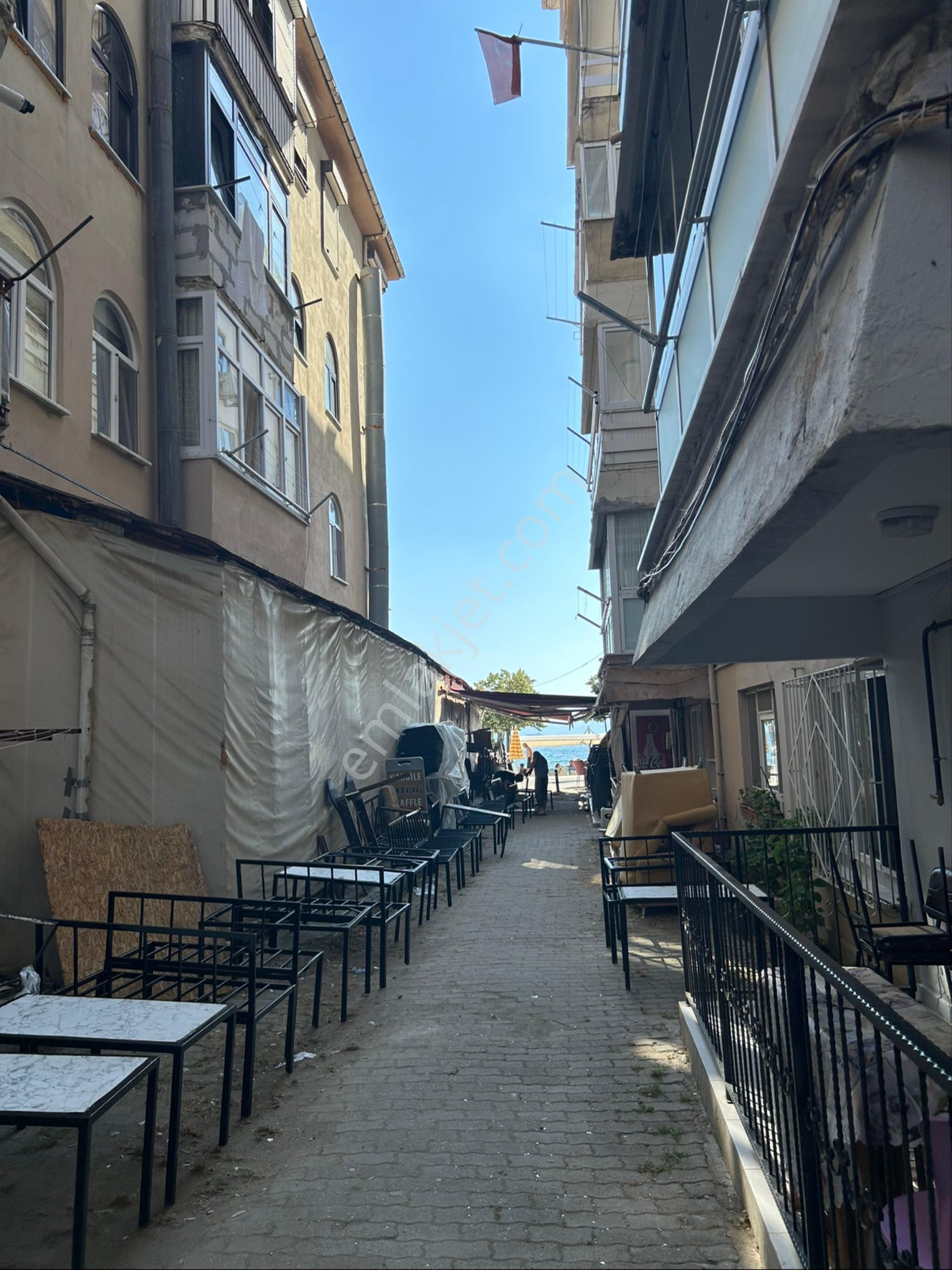 Konak Emlak’tan Masraflı Denize 1dk Mesafede Daire