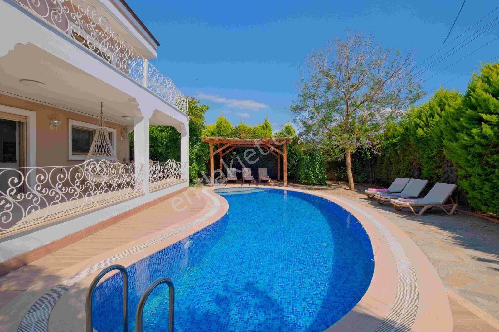 Çalış Plajına 2 Km 661 M2 Arsa İçinde 480 M2 10+1 Lüks Villa