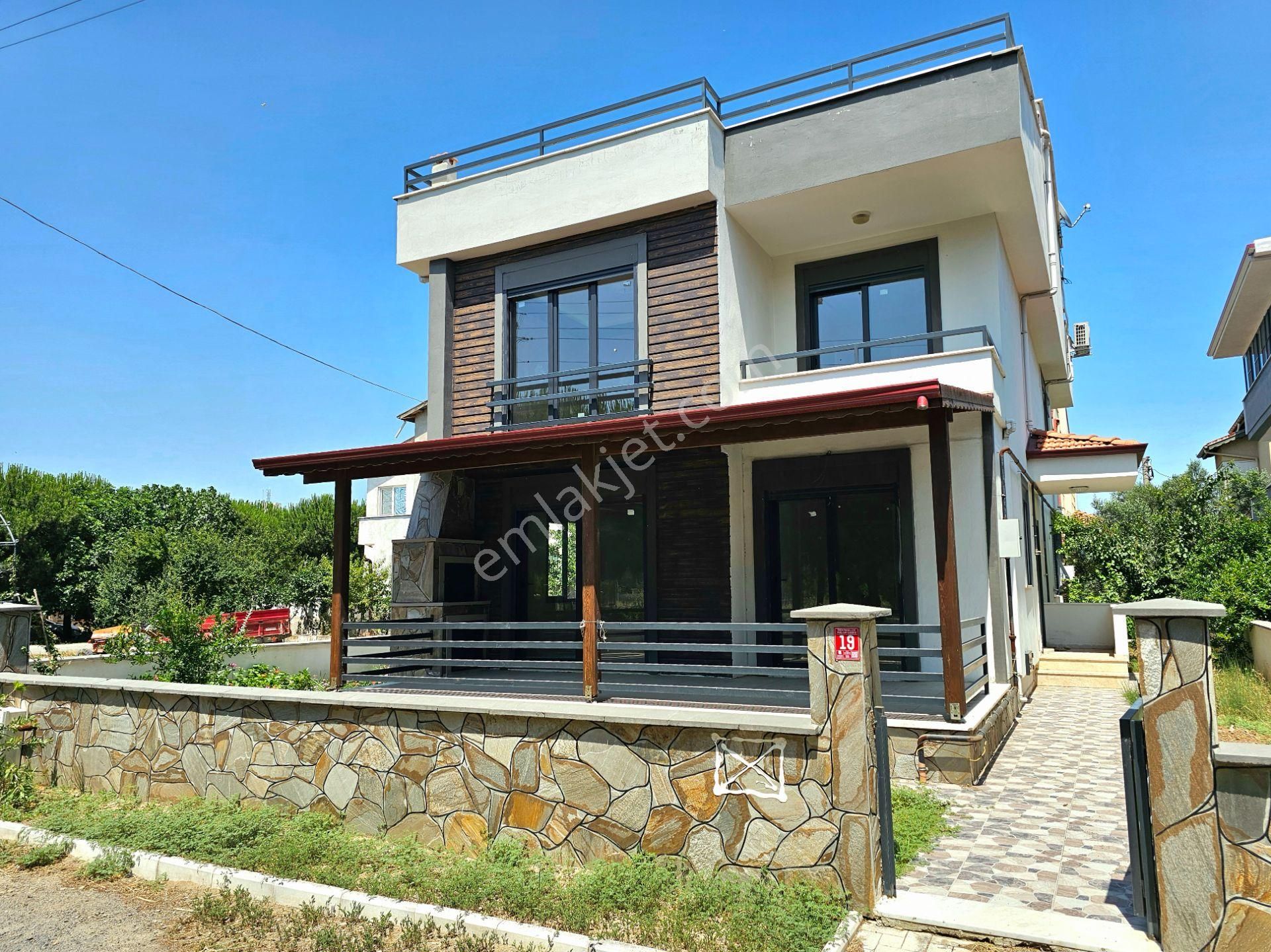 Burhaniye Ören'de Satılık 4+1 Tripleks Villa