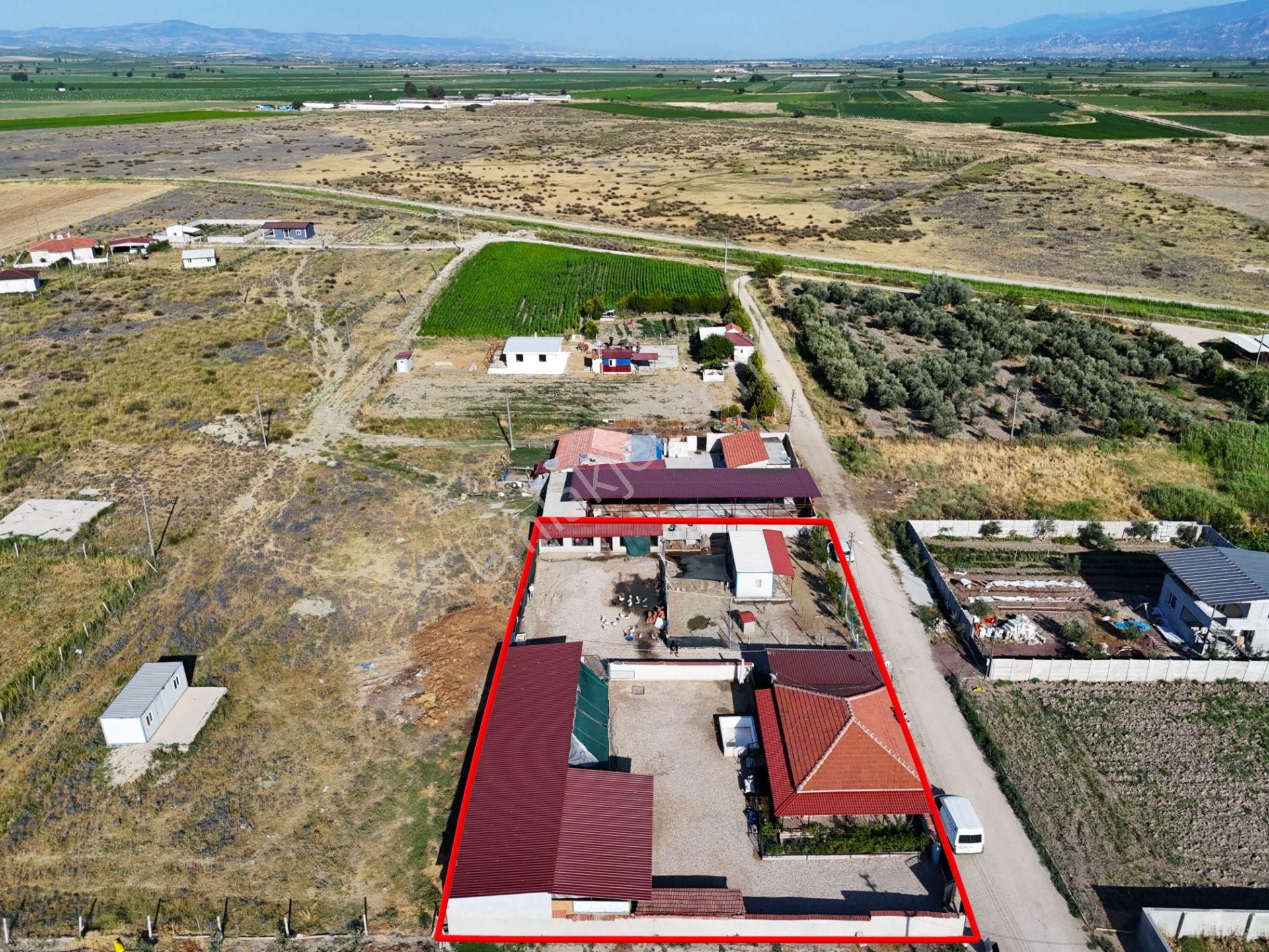 Pazarköy De 1507 M2 İçinde Çiftlik-ev-elektrik-su Olan Arsa
