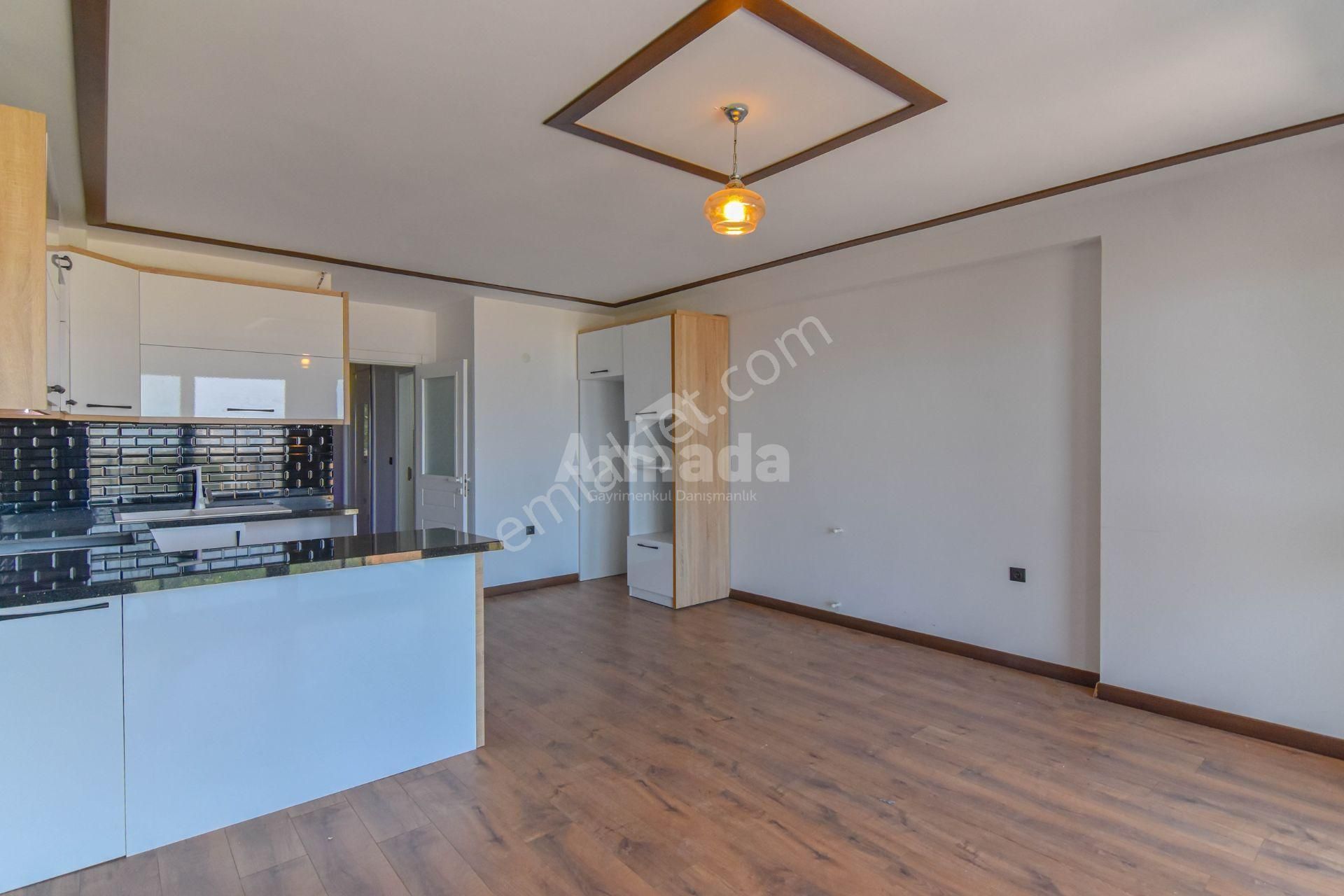 Kuşadası Merkez'de Satılık Deniz Manzaralı 2+1 Daire