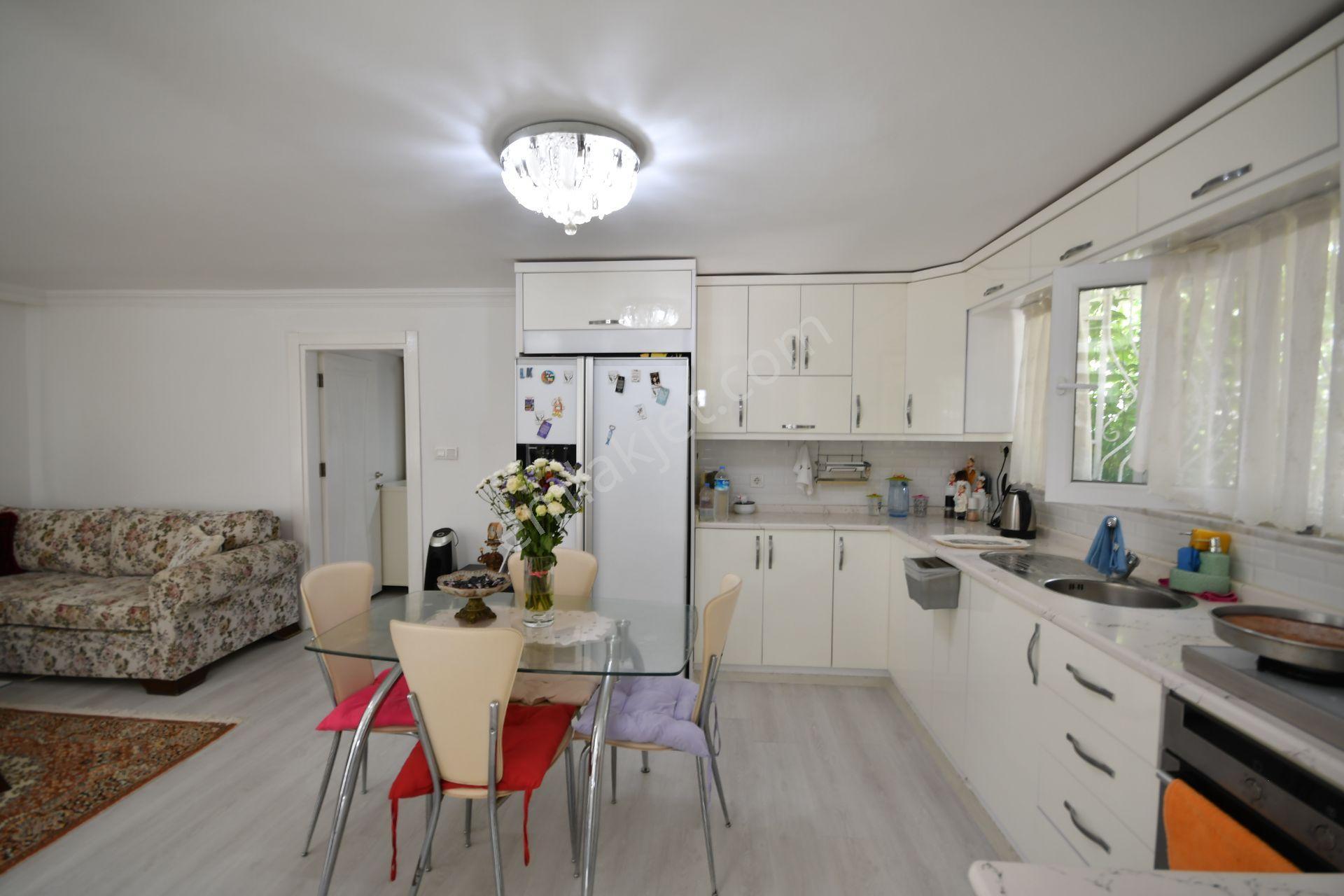 Ato Tatil Sitesi'nde Full Eşyalı Satılık Tripleks Villa - Görsel 14