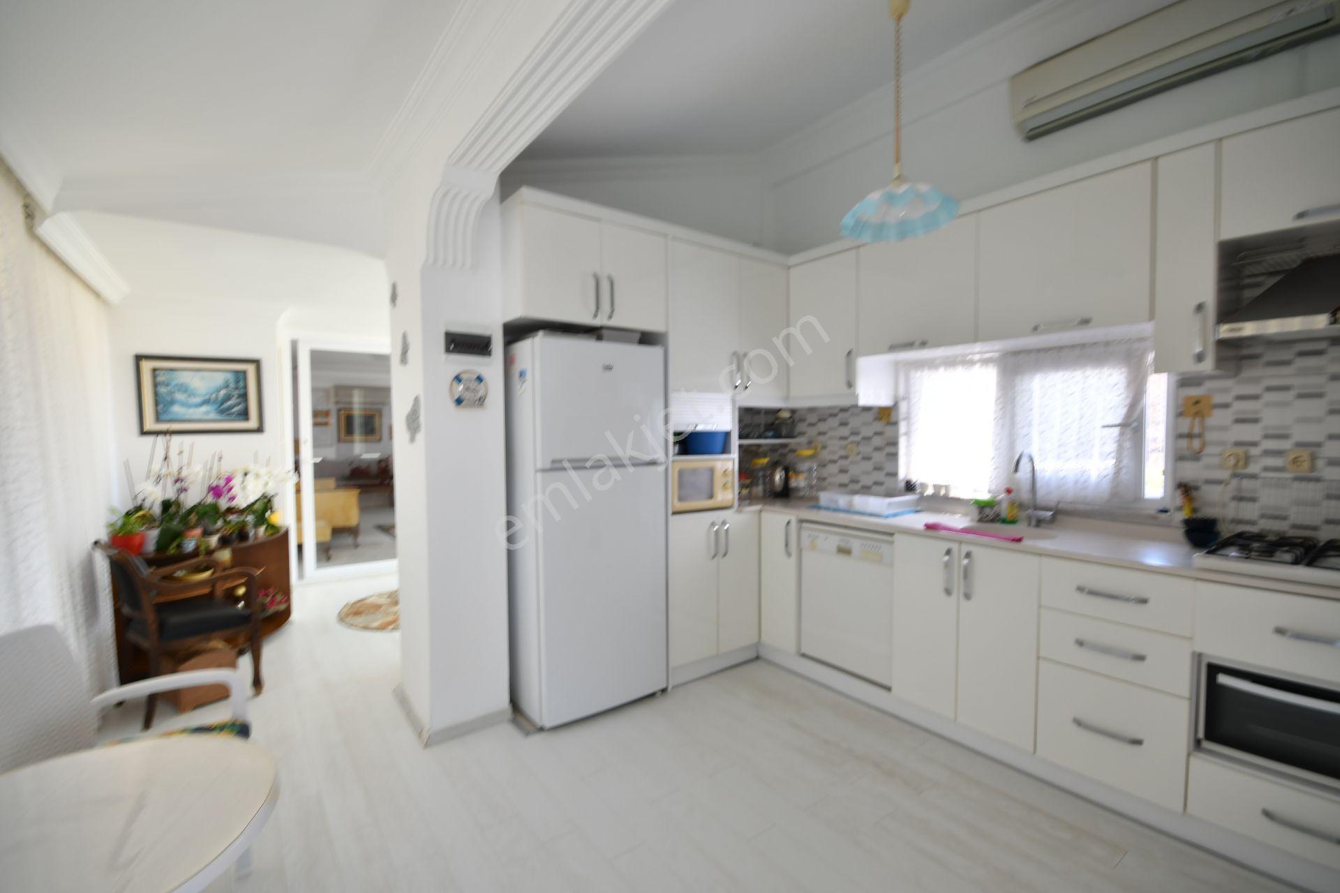 Ato Tatil Sitesi'nde Full Eşyalı Satılık Tripleks Villa - Görsel 21