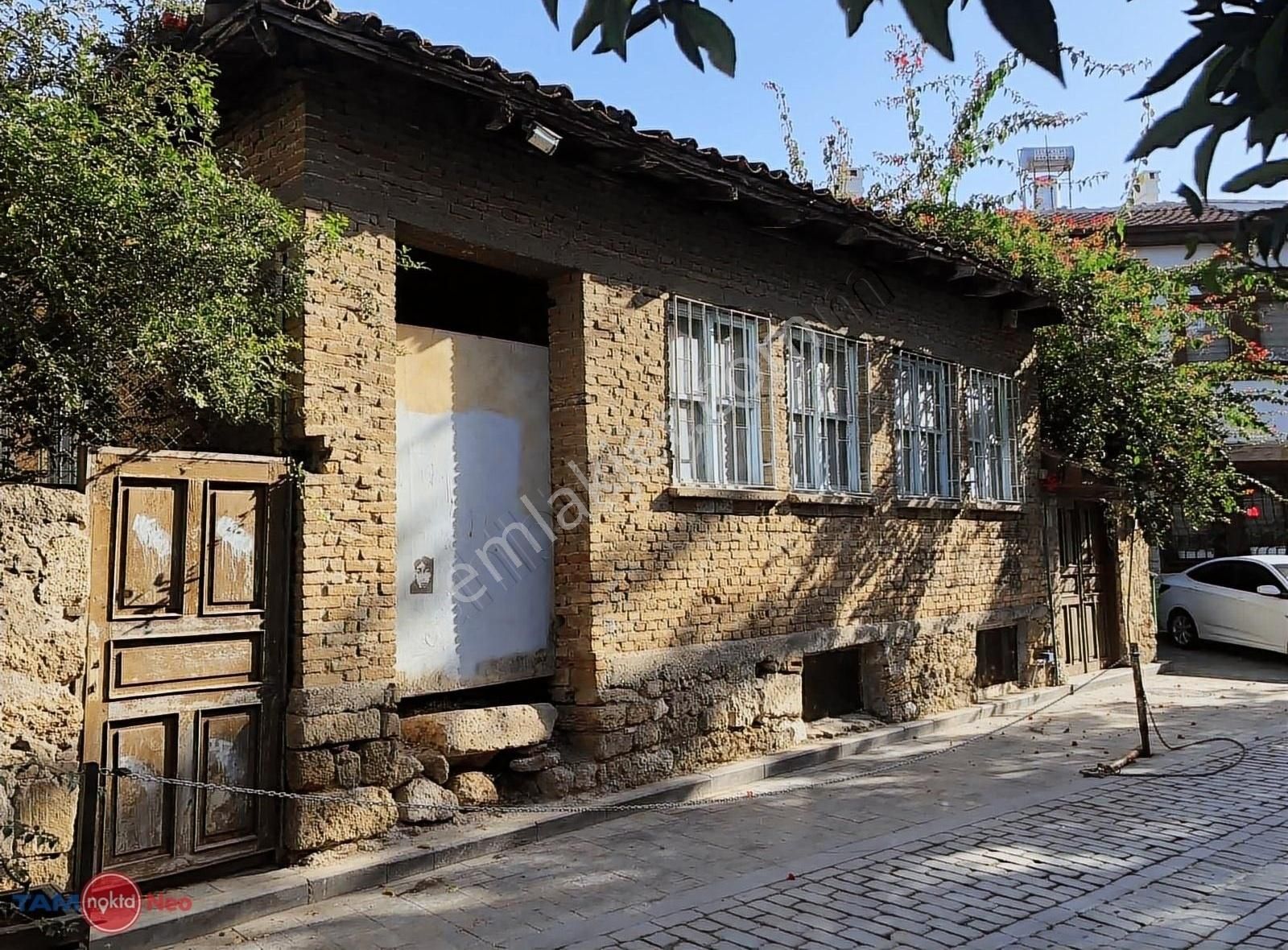 Kaleiçi'nde Satılık Bahçeli Müstakil Ev
