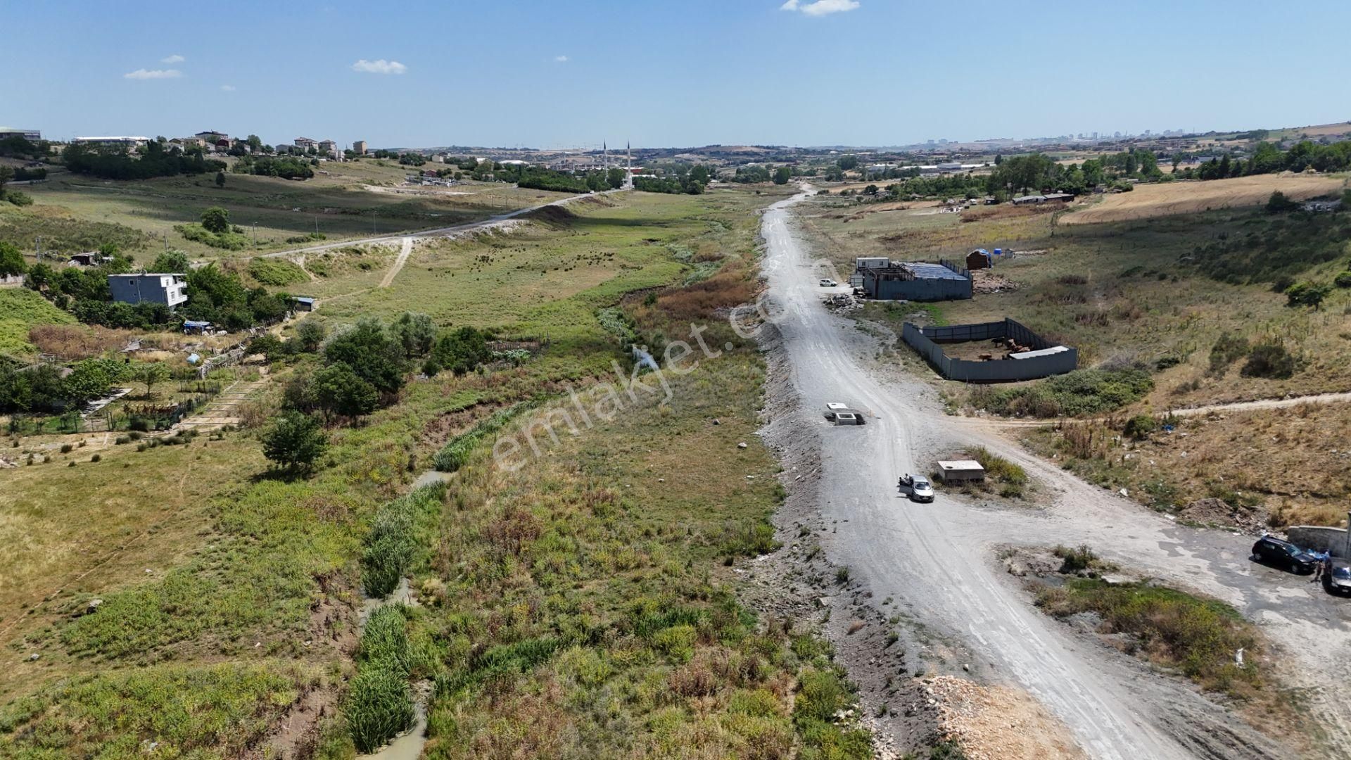 Haraççı Mahalesinde İmar Planında Satılık 405m² 1/2 Tapulu Arsa