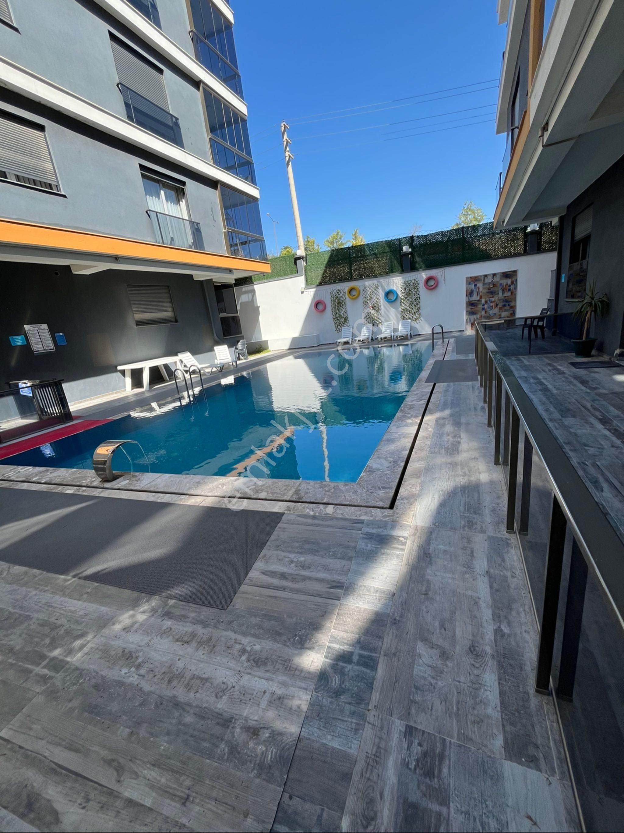 İzmir Buca Gaziemir Sınırında 1+1 Havuzlu Geniş Balkonlu Kiralık